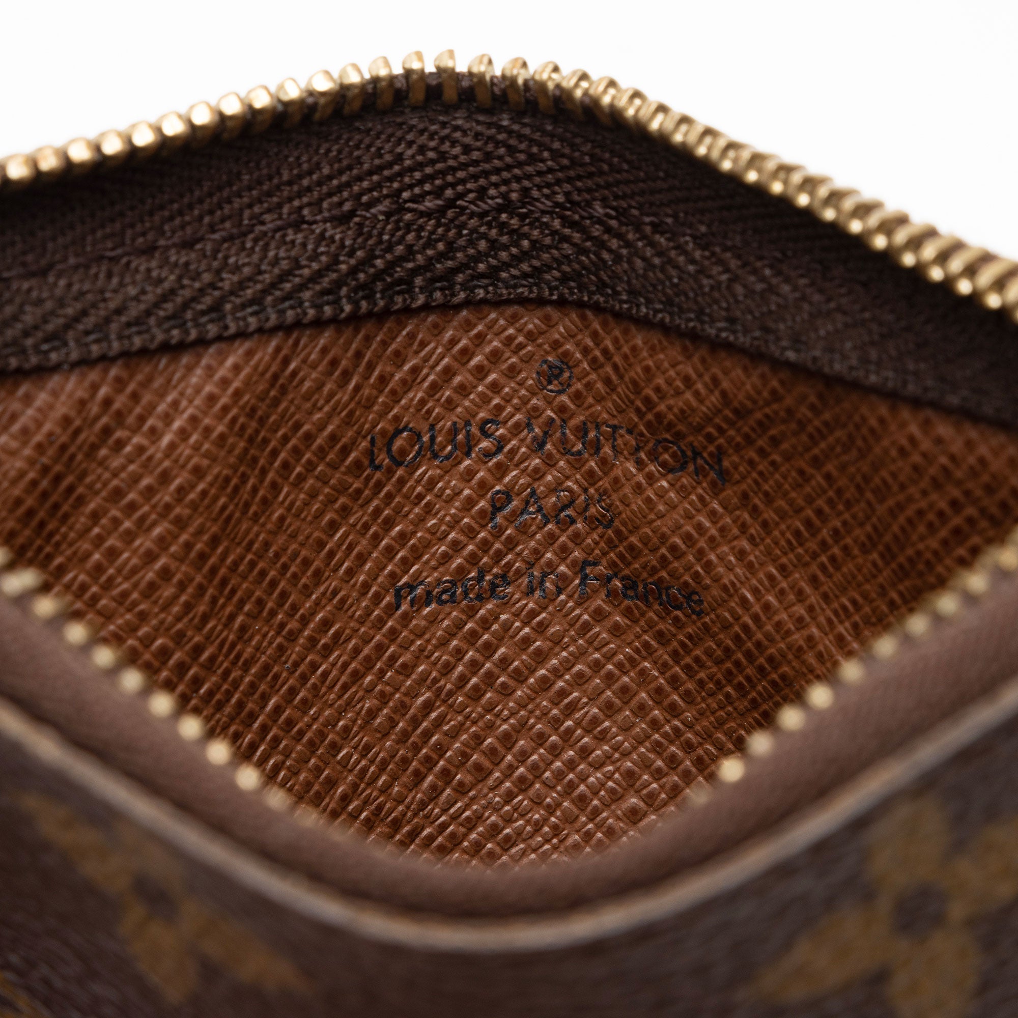 Louis Vuitton Monogram Canvas Key Pouch (SHF-s4d9B7)