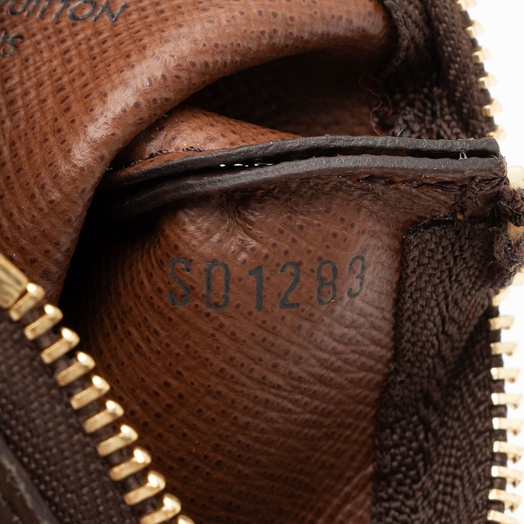 Louis Vuitton Monogram Canvas Key Pouch (SHF-MwqVjq)