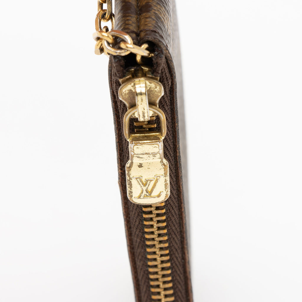 Louis Vuitton Monogram Canvas Key Pouch (SHF-WA2yu9)