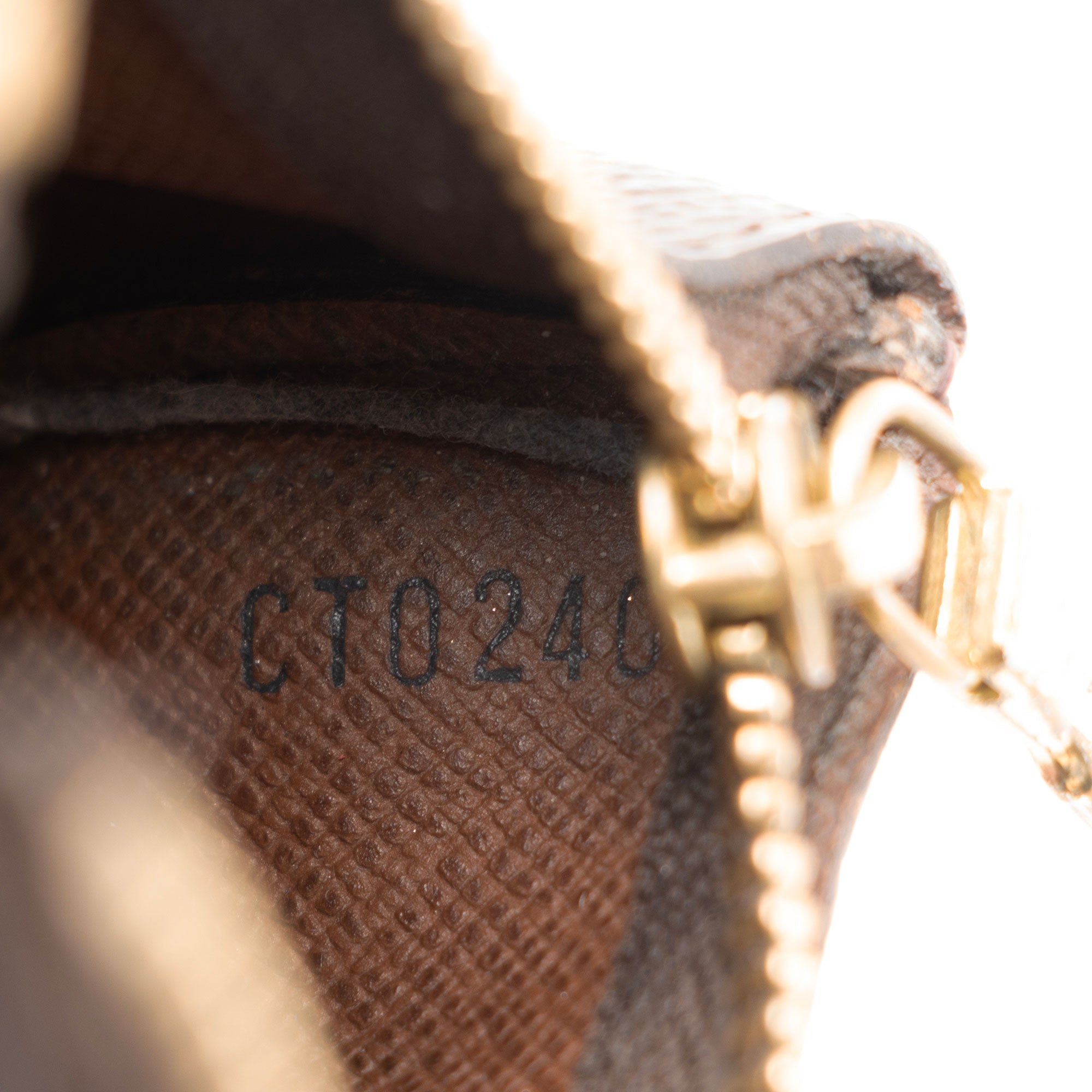 Louis Vuitton Monogram Canvas Key Pouch (SHF-WA2yu9)
