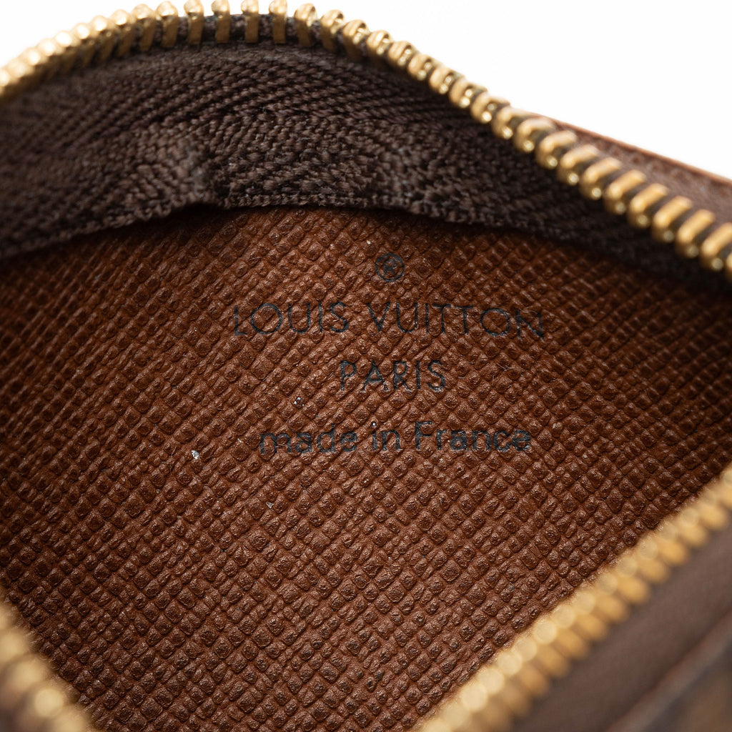 Louis Vuitton Monogram Canvas Key Pouch (SHF-WA2yu9)