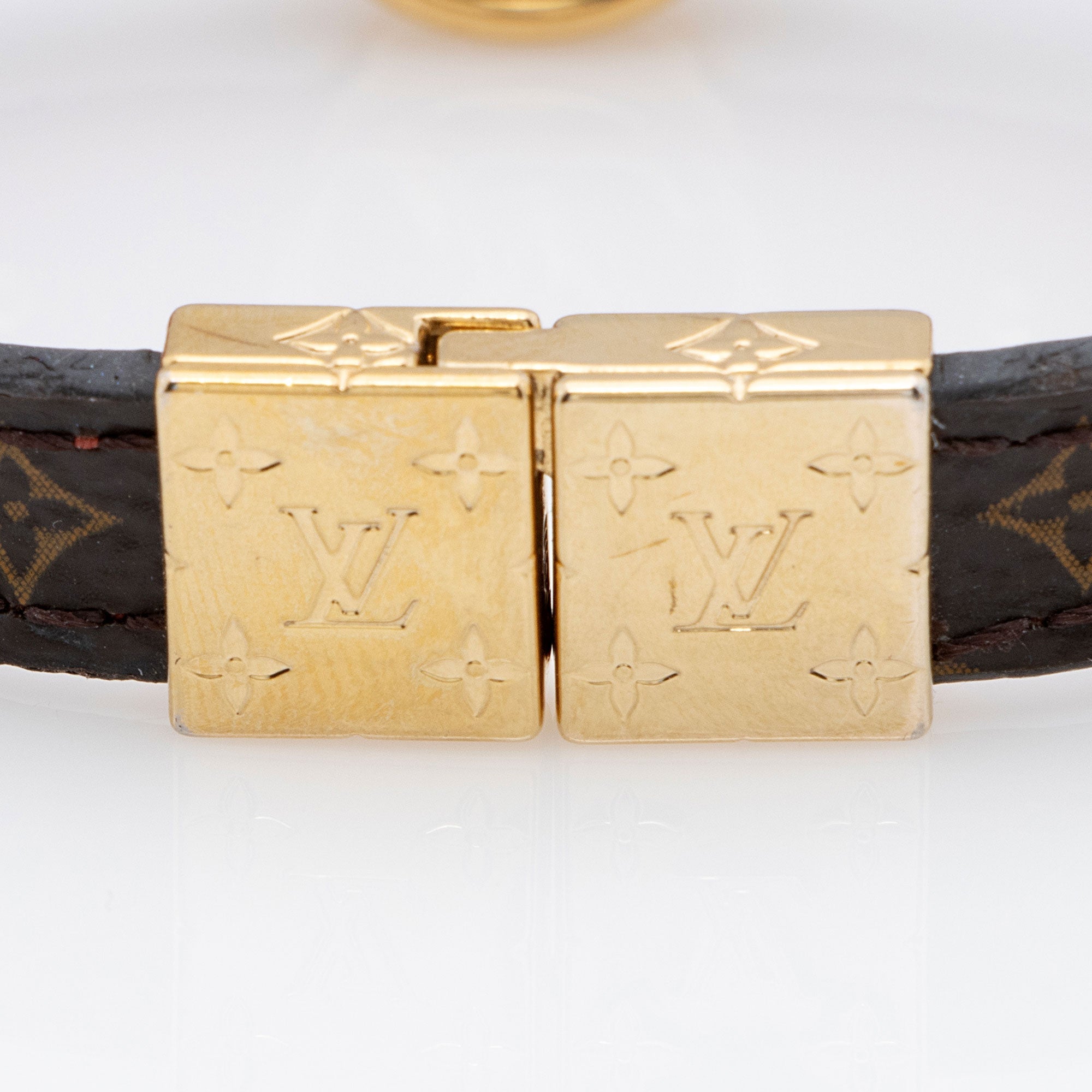 Louis Vuitton Monogram Canvas LV Circle Reversible Bracelet (SHF-YsuLmd)