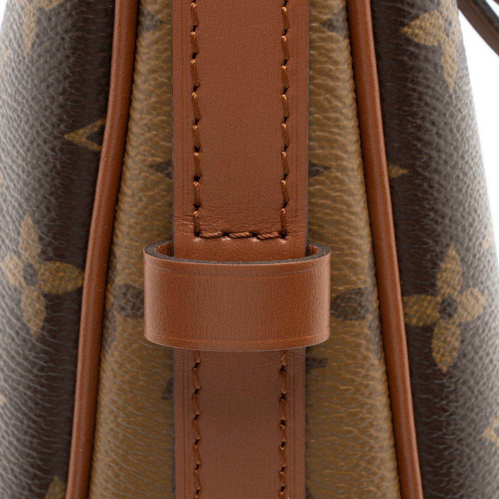 Louis Vuitton Monogram Canvas Loop Hobo (SHF-zQdEe4)