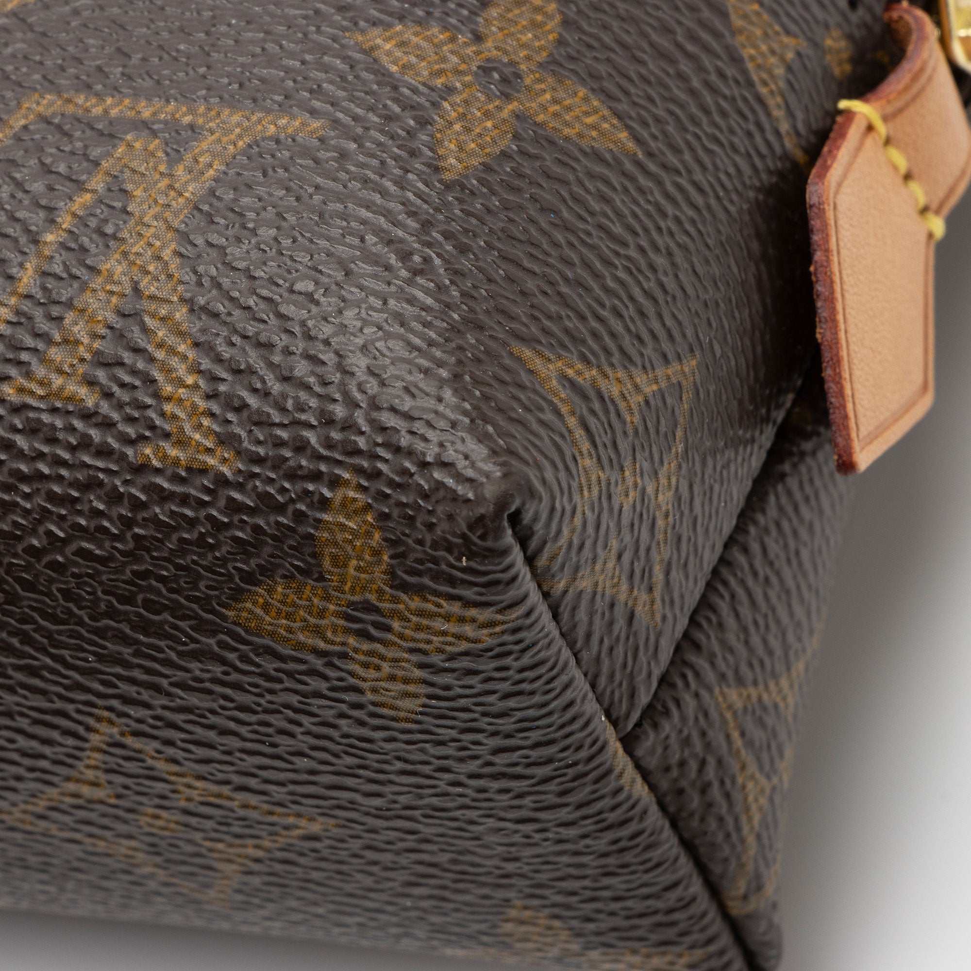 Louis Vuitton Monogram Canvas MM Cosmetic Pouch