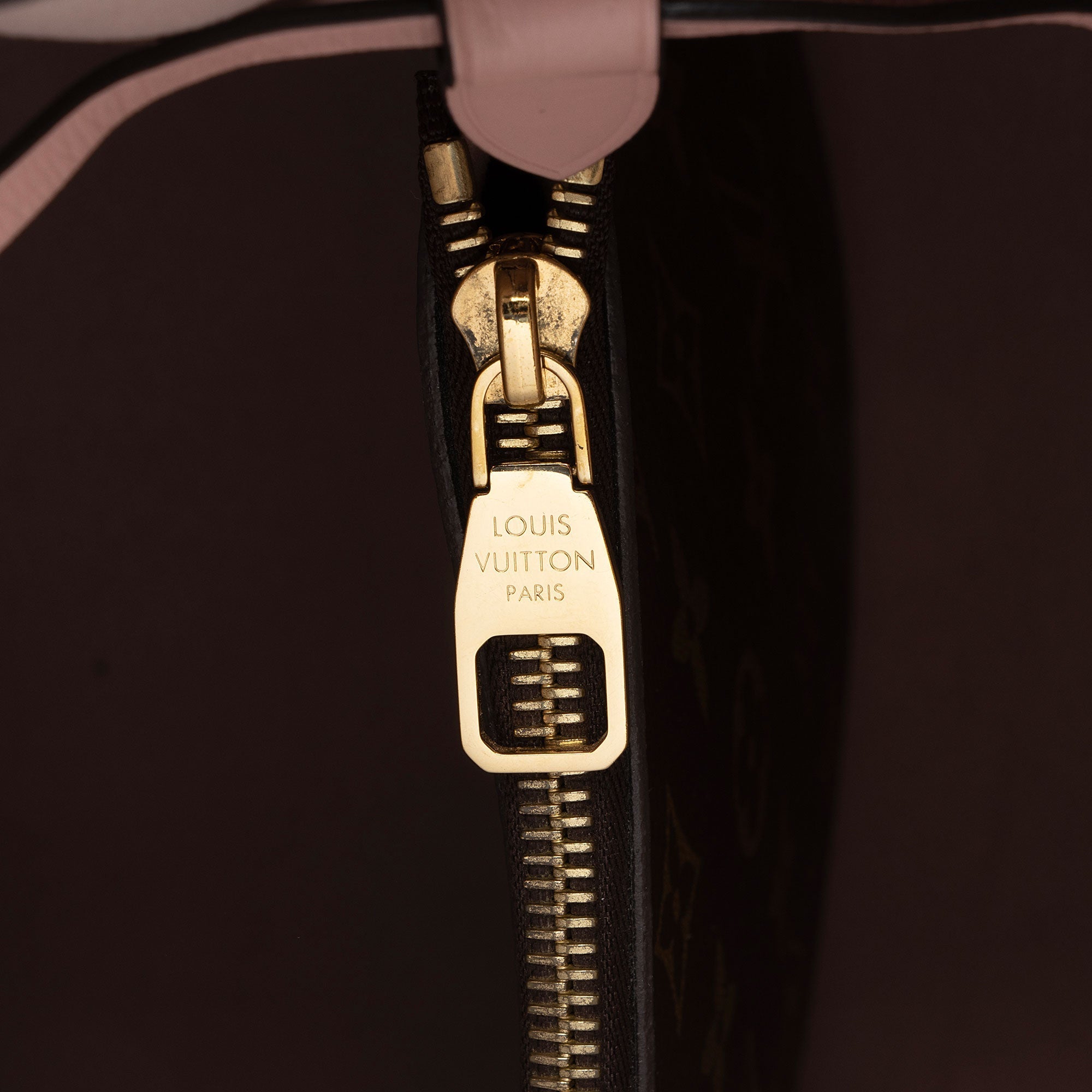 Louis Vuitton Monogram Canvas Neonoe MM Shoulder Bag (SHF-eZHU5B)