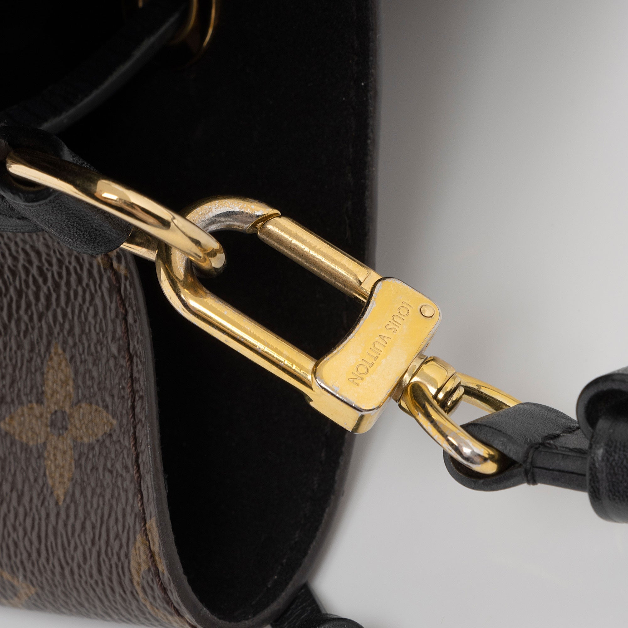 Louis Vuitton Monogram Canvas Neonoe Shoulder Bag (SHF-QBz7mj)