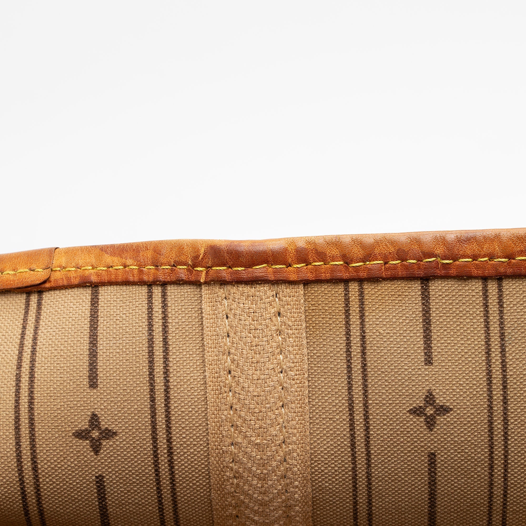 Louis Vuitton Monogram Canvas Neverfull GM Tote (SHF-Uh954N)