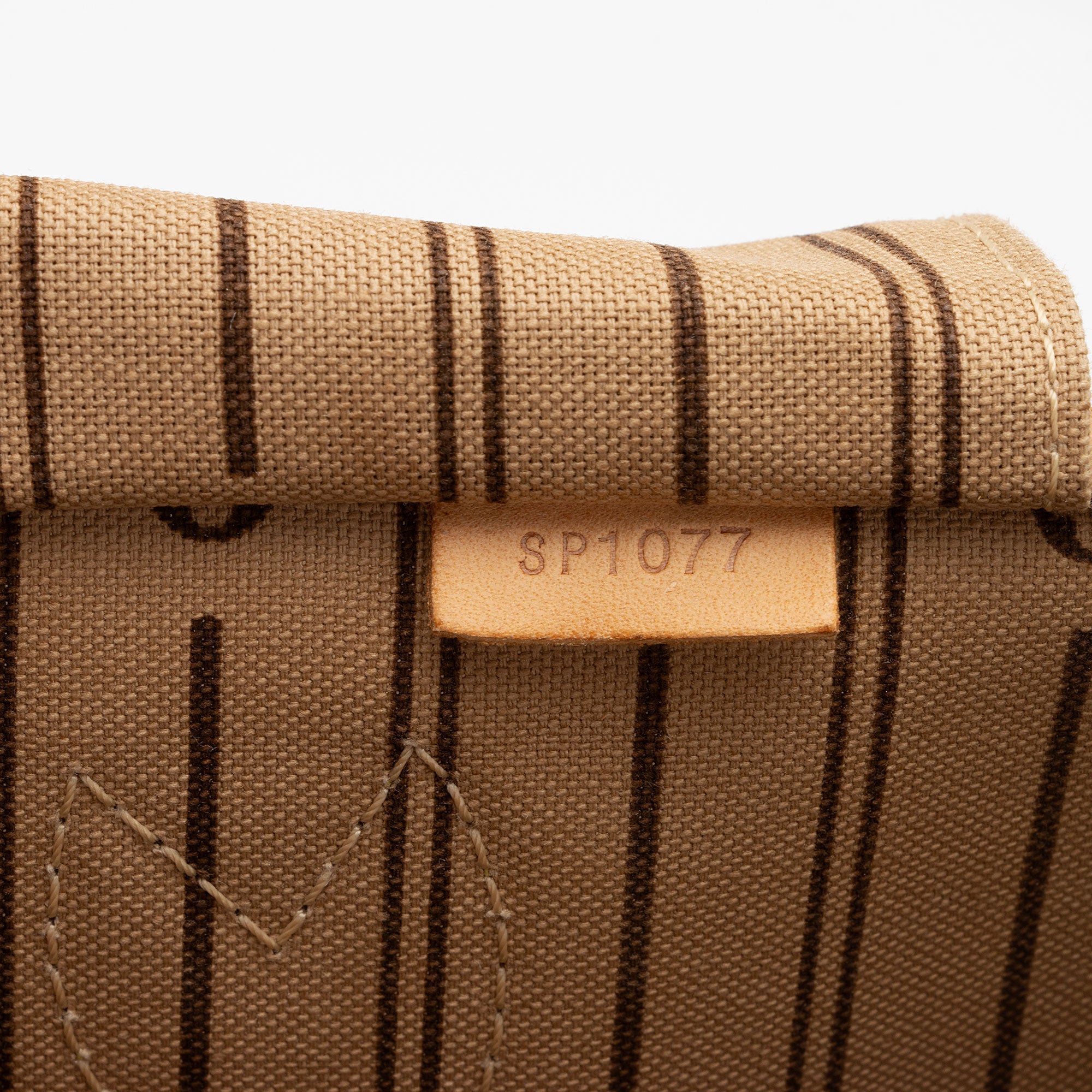 Louis Vuitton Monogram Canvas Neverfull MM Tote (SHF-VMW1Aa)