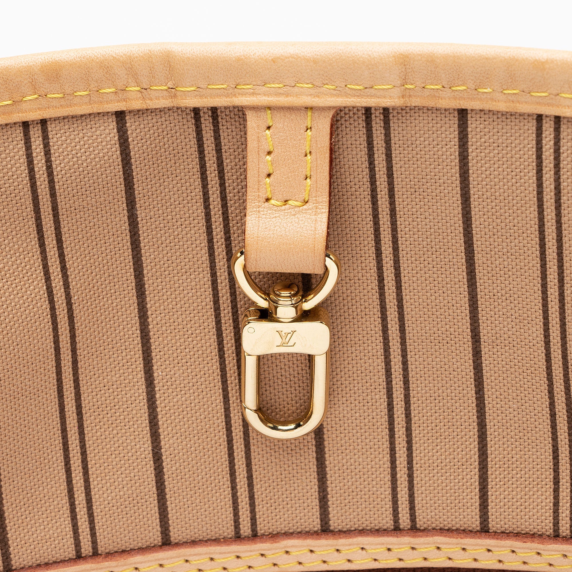 Louis Vuitton Monogram Canvas Neverfull MM Tote (SHF-AjSvFo)