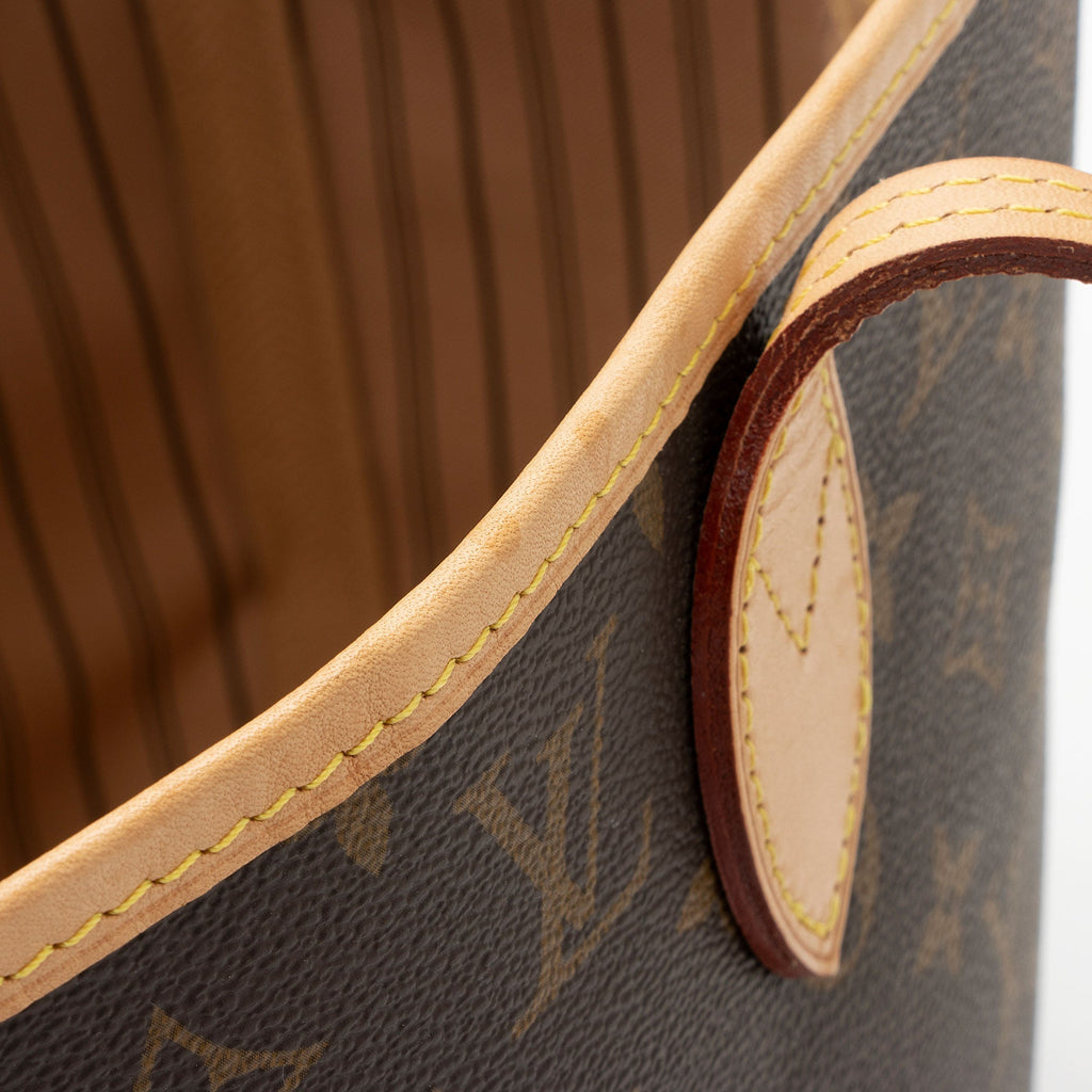 Louis Vuitton Monogram Canvas Neverfull MM Tote (SHF-AjSvFo)