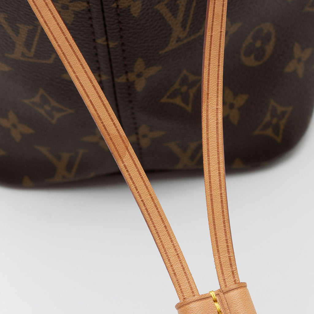 Louis Vuitton Monogram Canvas Neverfull MM Tote (SHF-AjSvFo)