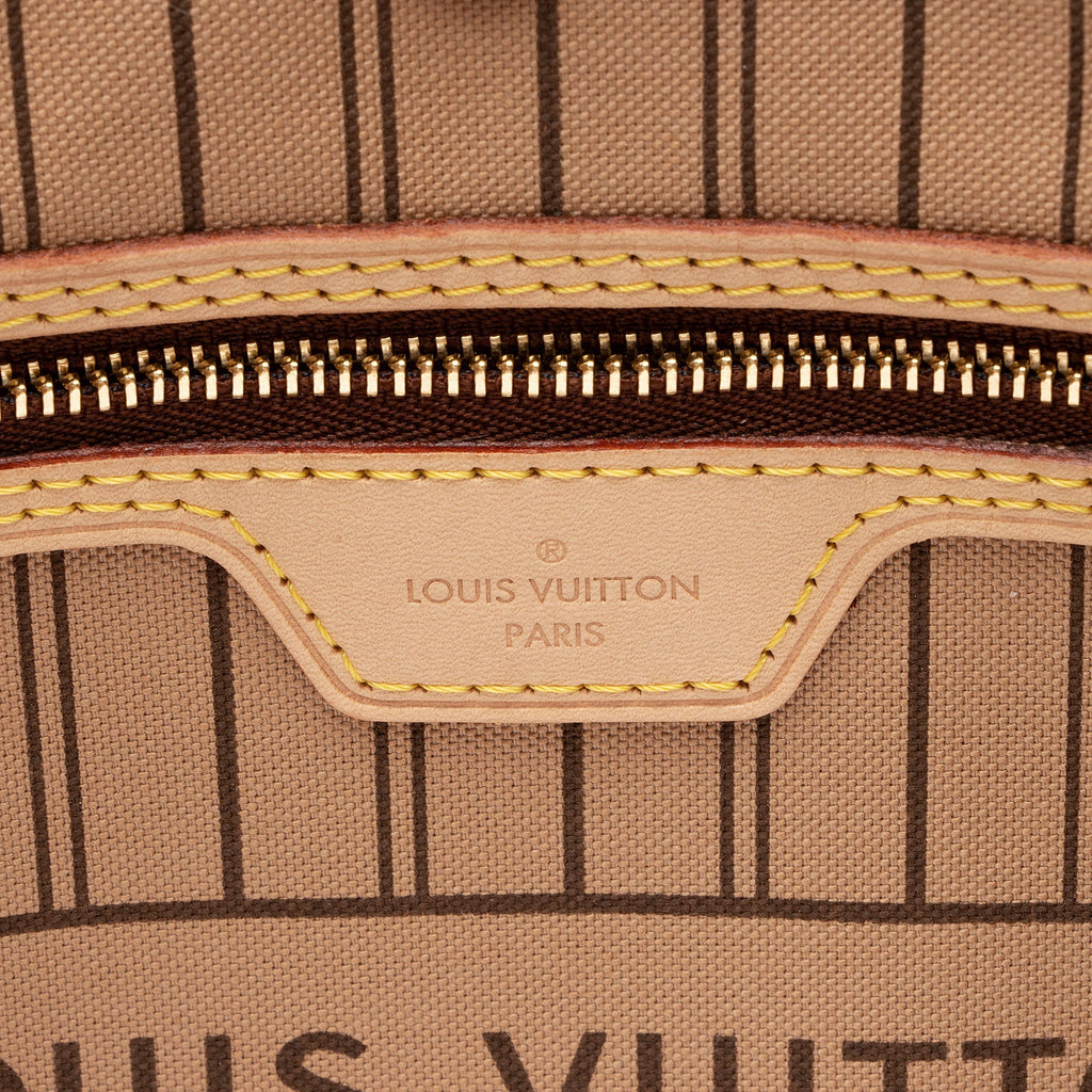 Louis Vuitton Monogram Canvas Neverfull MM Tote (SHF-AjSvFo)