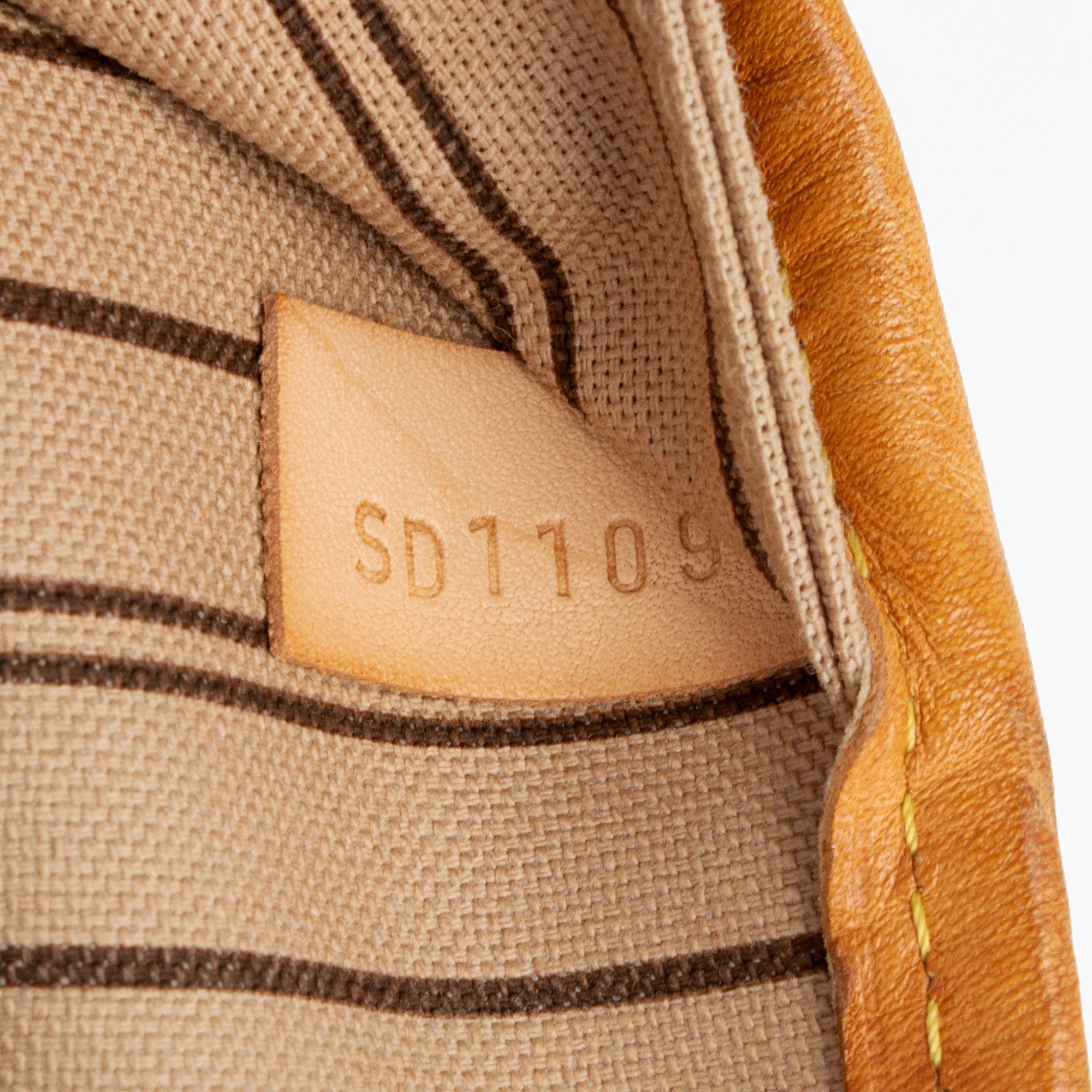 Louis Vuitton Monogram Canvas Neverfull MM Tote (SHF-EKwIkP)
