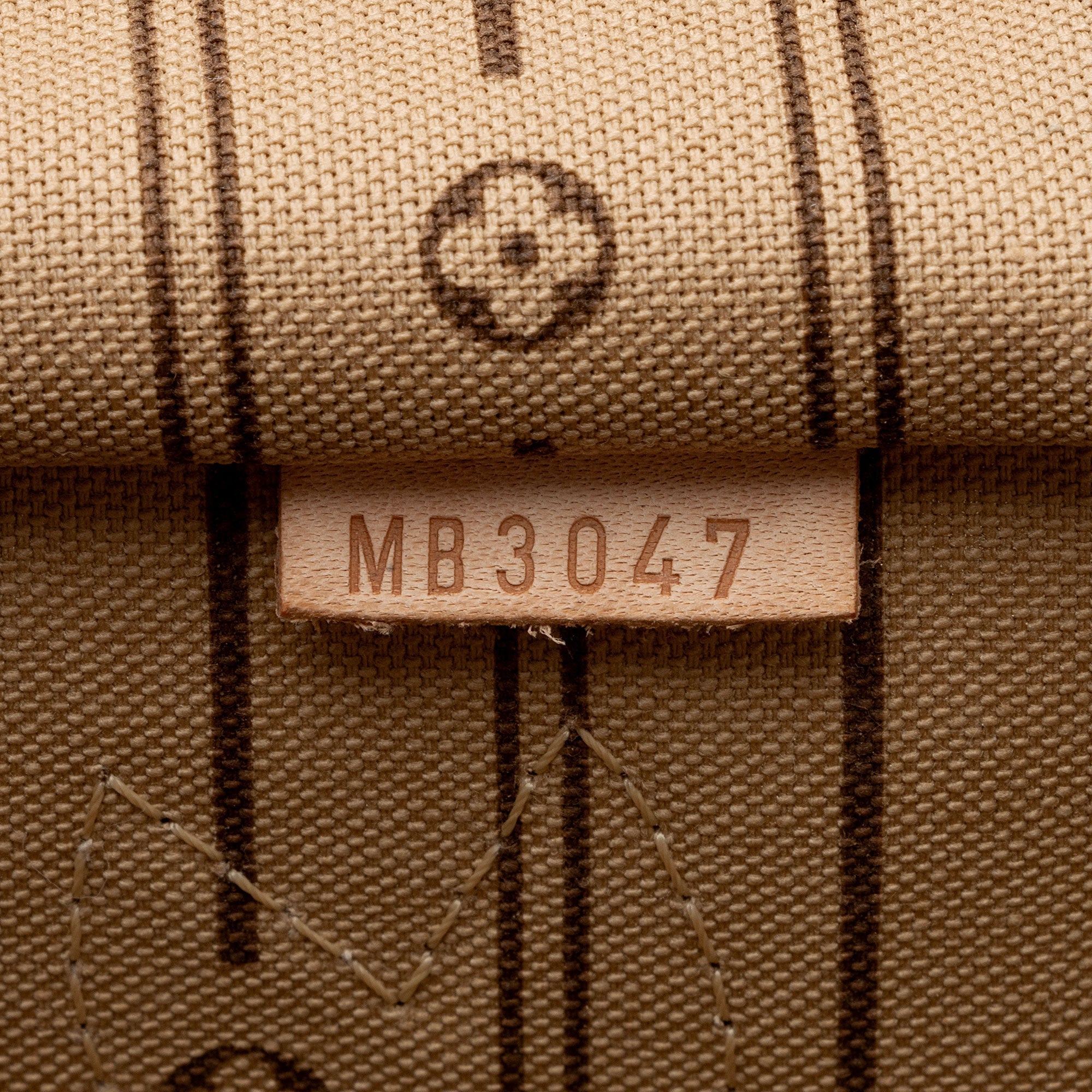 Louis Vuitton Monogram Canvas Neverfull PM Tote (SHF-aV7xhL)