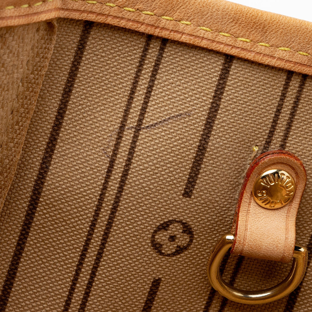Louis Vuitton Monogram Canvas Neverfull PM Tote (SHF-aV7xhL)