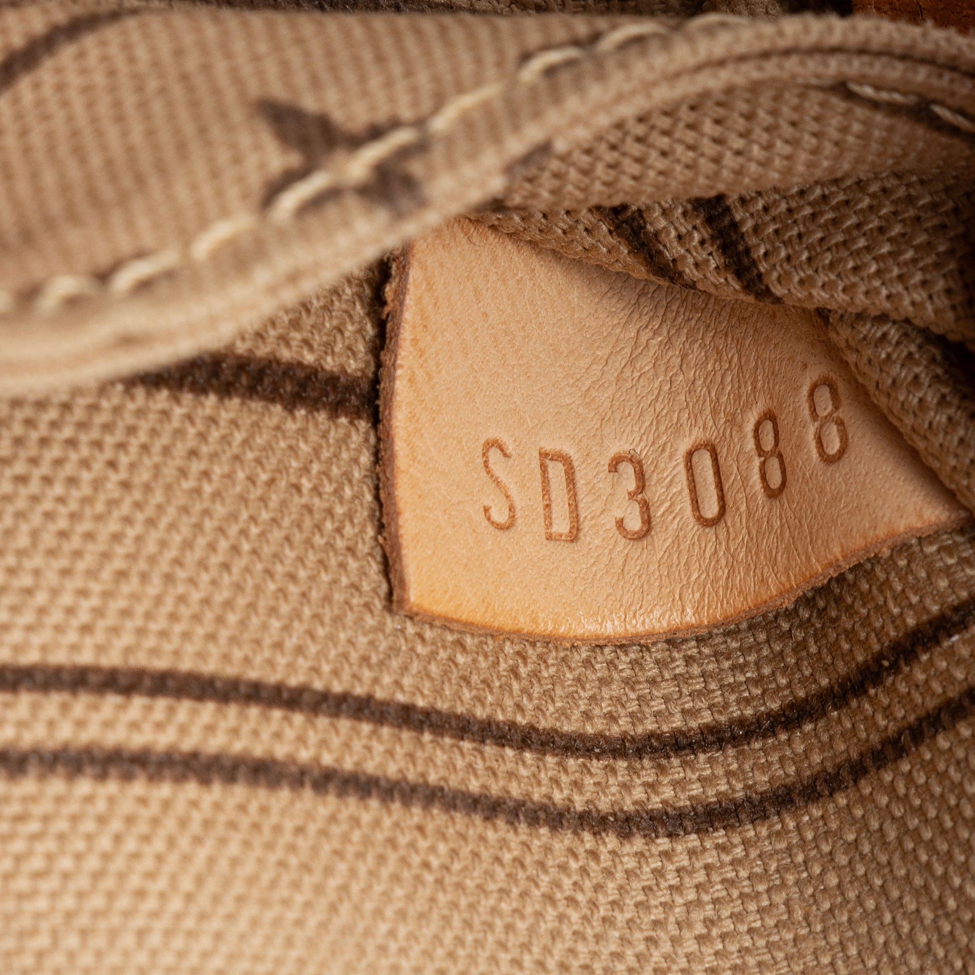Louis Vuitton Monogram Canvas Neverfull PM Tote (SHF-igruyY)