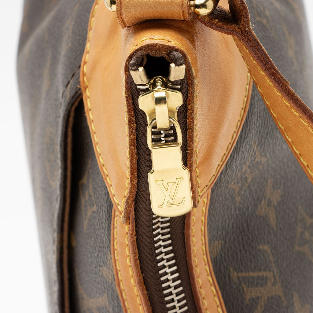 Louis Vuitton Monogram Canvas Odeon MM Shoulder Bag (SHF-ytBz6I)