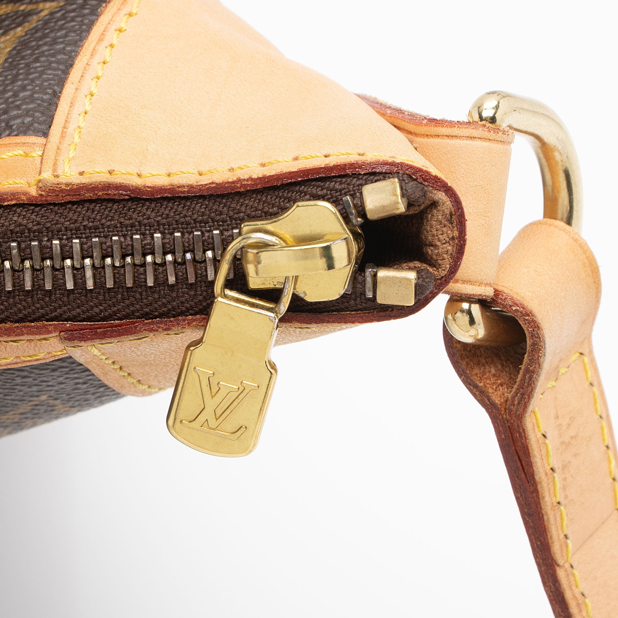 Louis Vuitton Monogram Canvas Odeon PM Shoulder Bag (SHF-YQeYO0)