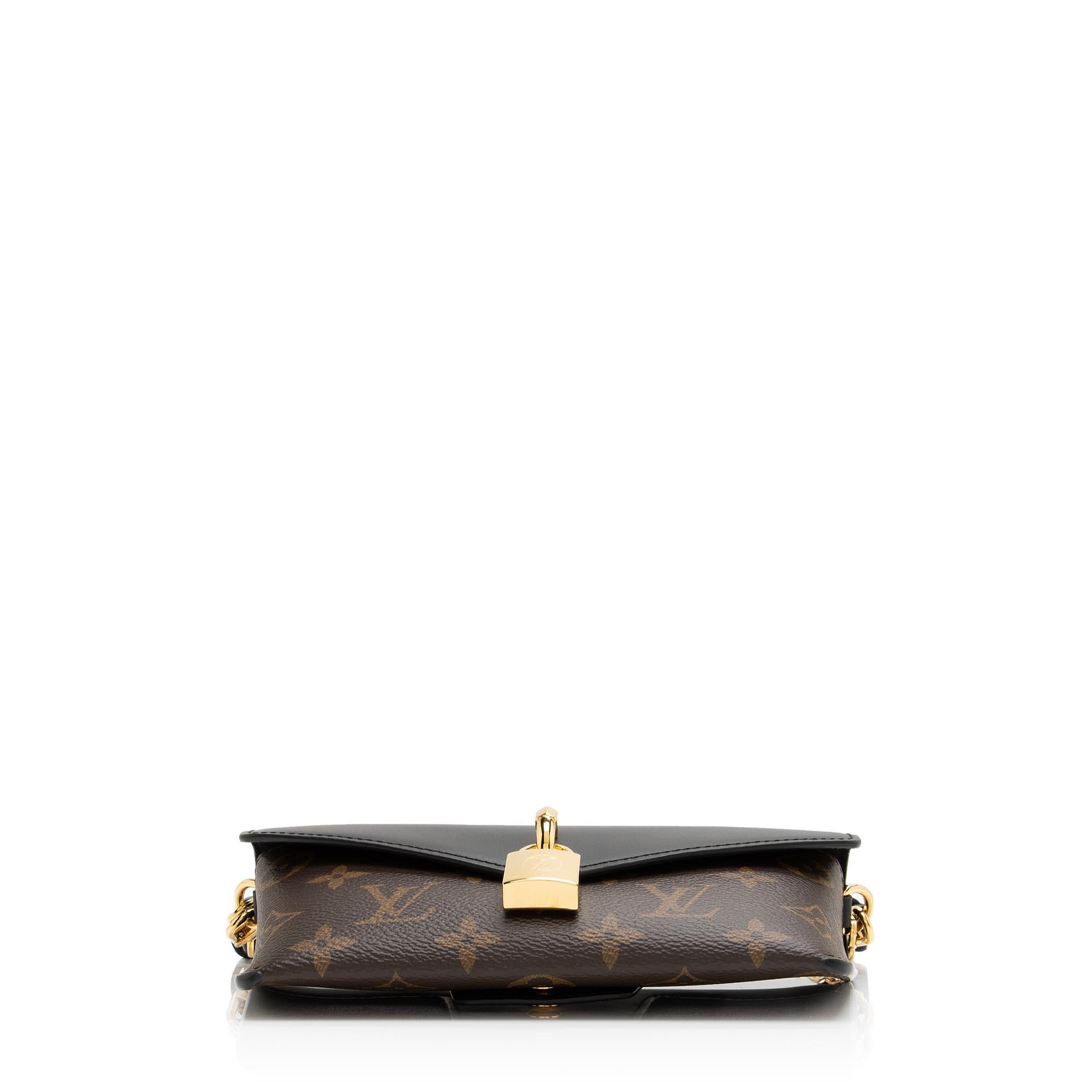 Louis Vuitton Monogram Canvas Padlock on Strap (SHF-qEAVXe)