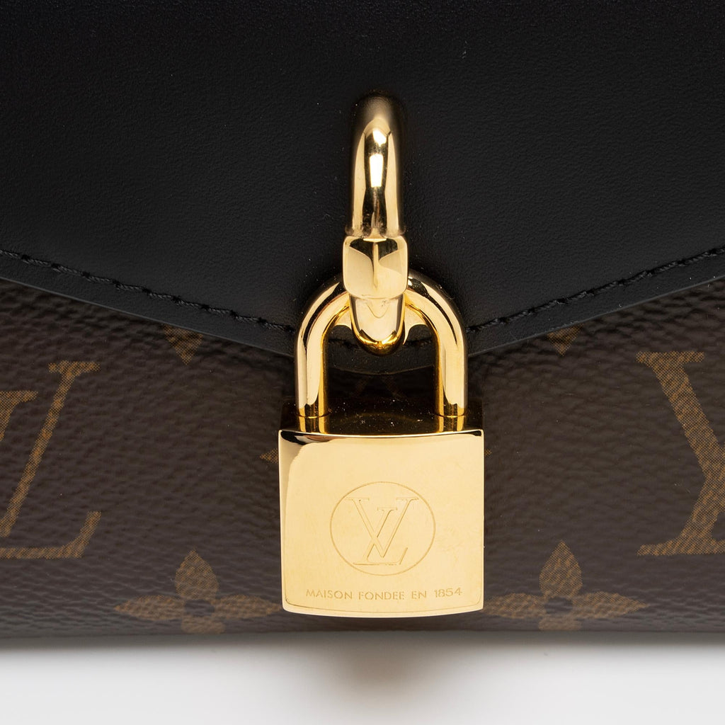 Louis Vuitton Monogram Canvas Padlock on Strap (SHF-qEAVXe)