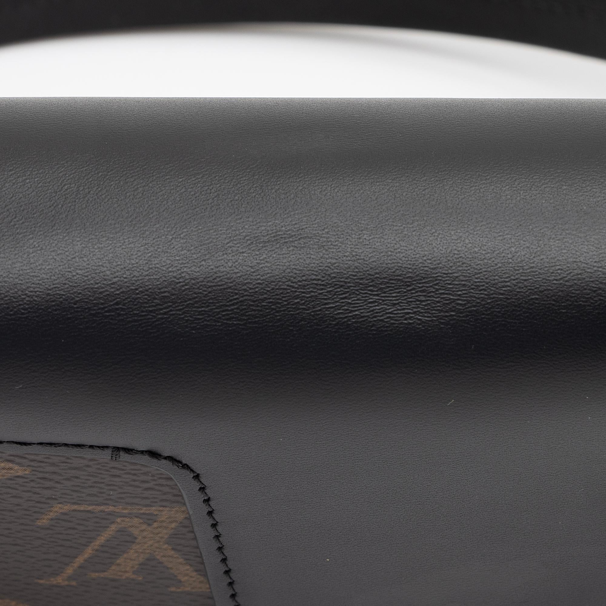 Louis Vuitton Monogram Canvas Padlock on Strap (SHF-qEAVXe)