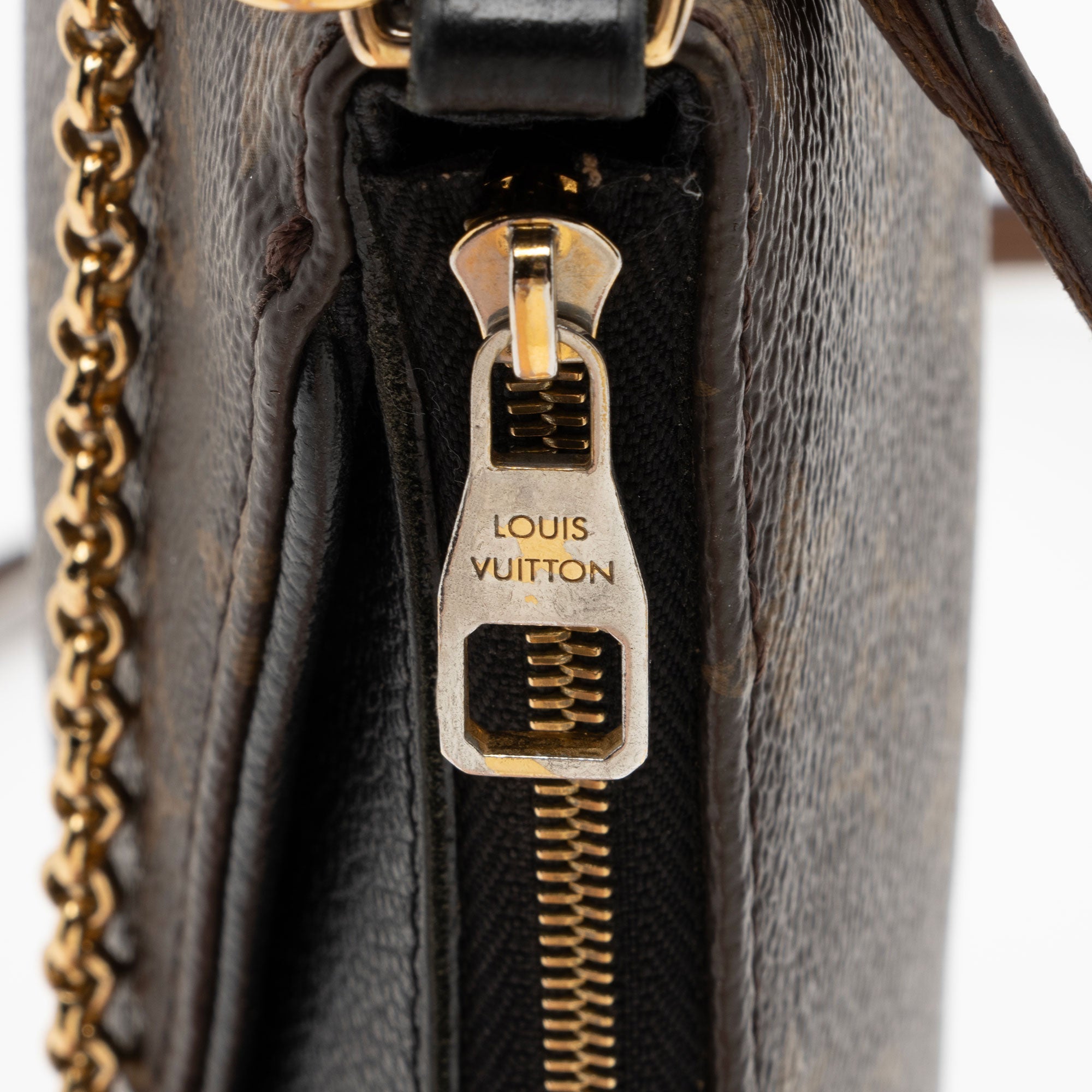 Louis Vuitton Monogram Canvas Pallas Clutch (SHF-0zekHn)
