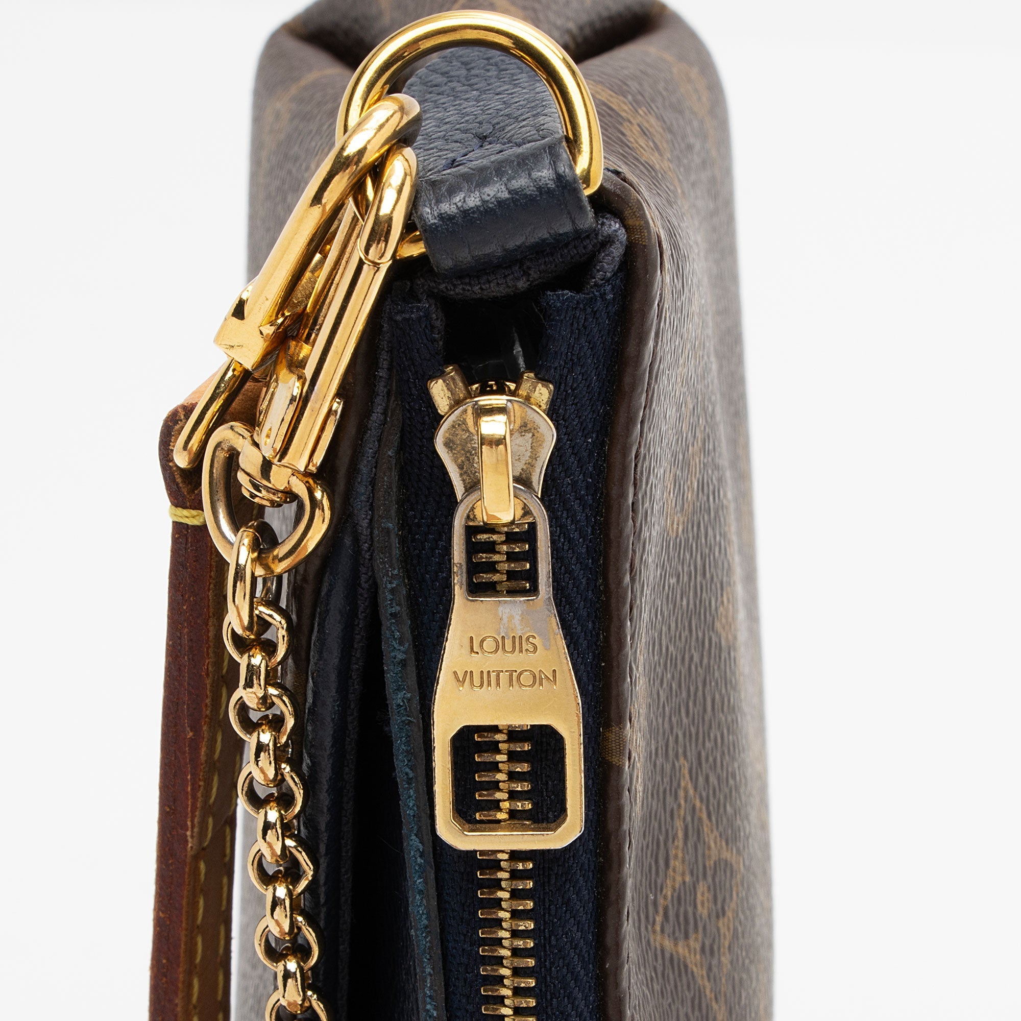 Louis Vuitton Monogram Canvas Pallas Clutch (SHF-DyETKt)