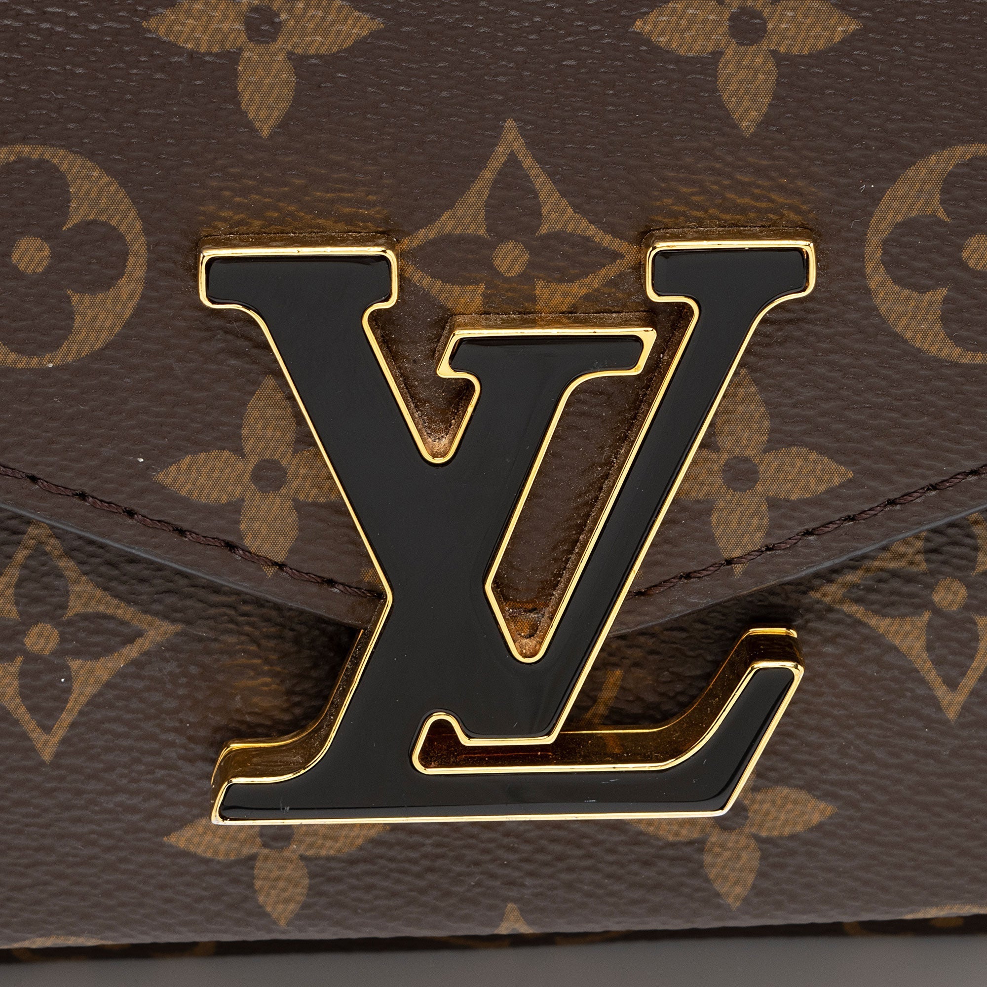 Louis Vuitton Monogram Canvas Passy Shoulder Bag (SHF-Cm87ct)