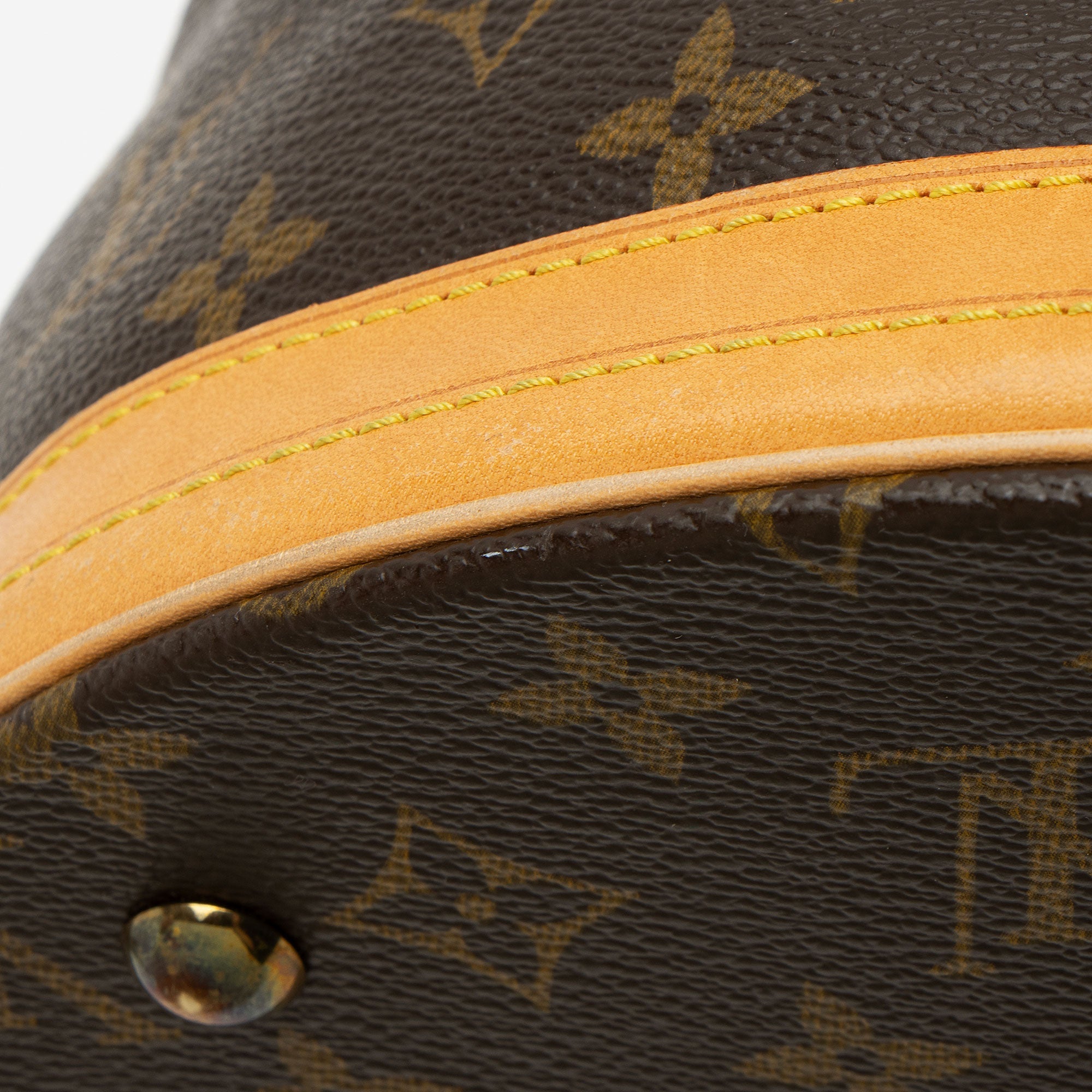 Louis Vuitton Monogram Canvas Petit Bucket Tote (SHF-7aH0Xv)