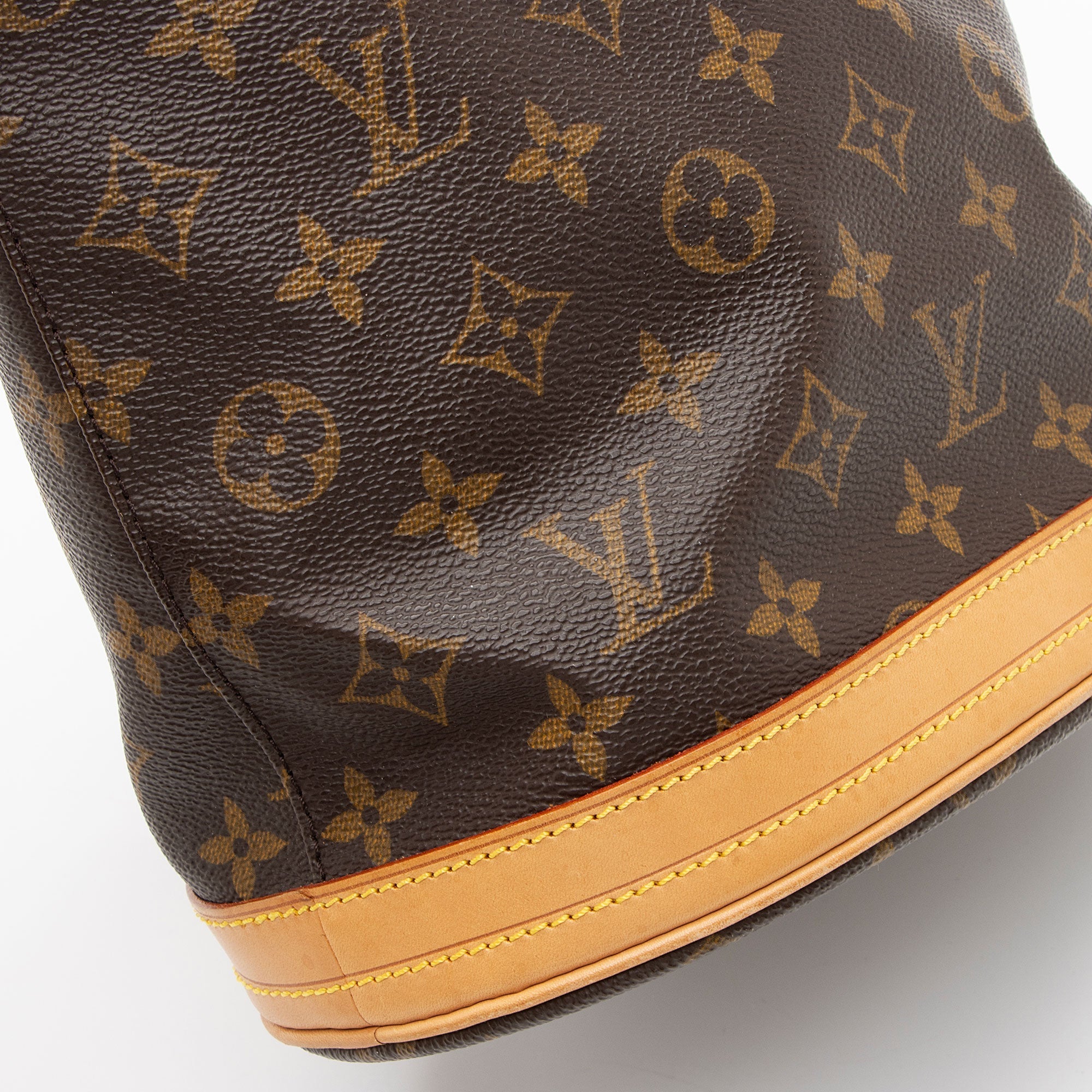 Louis Vuitton Monogram Canvas Petit Bucket Tote