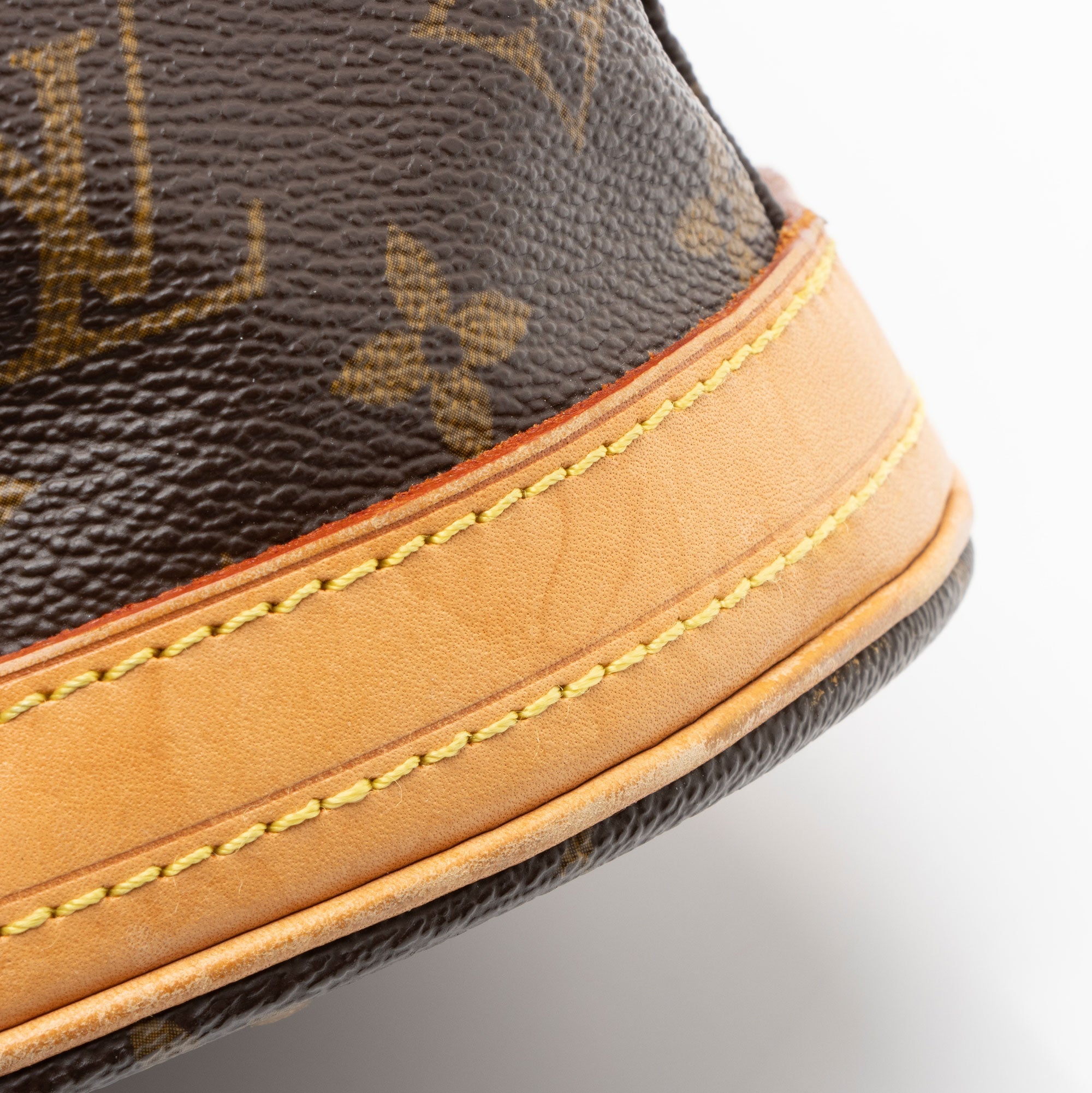 Louis Vuitton Monogram Canvas Petit Bucket Tote