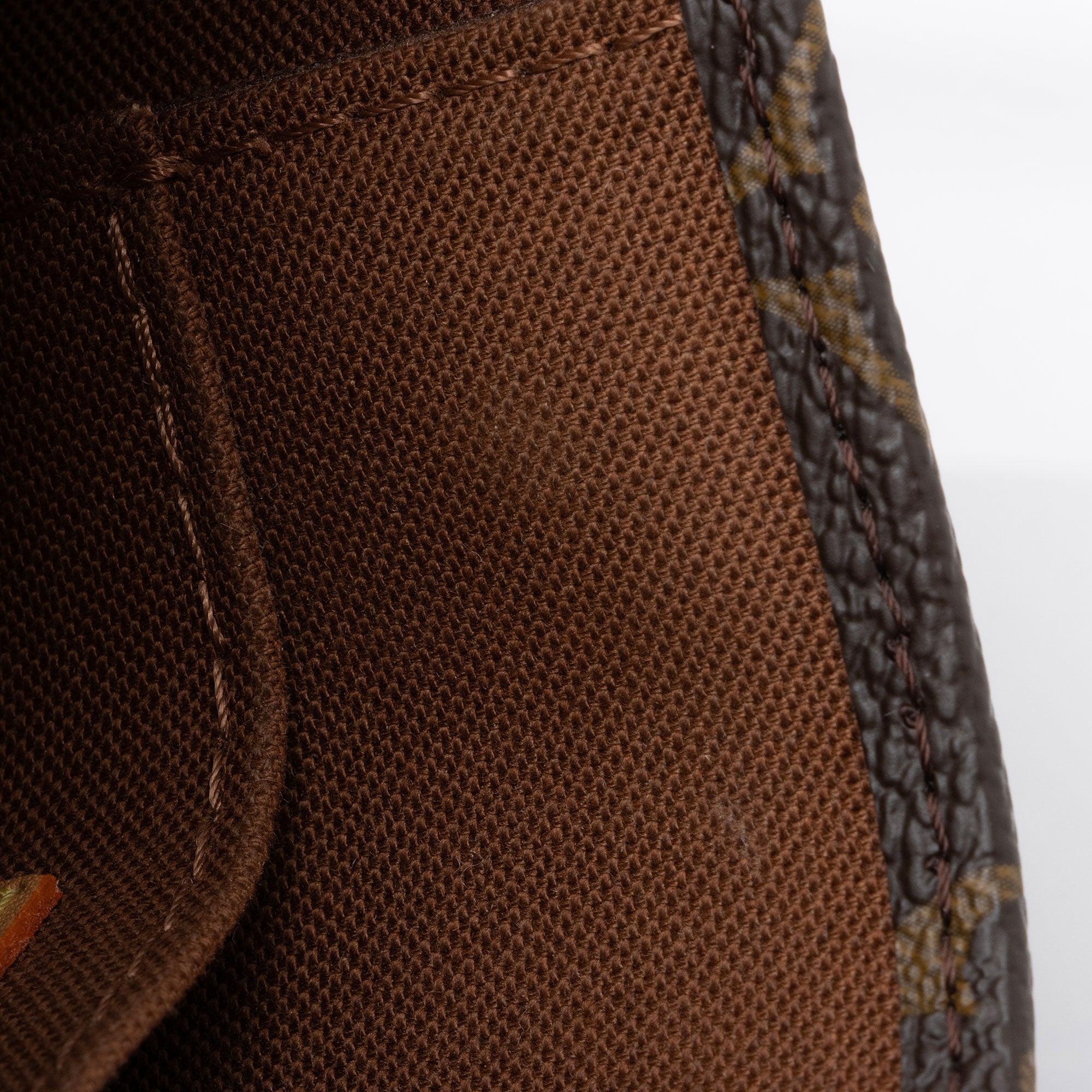 Louis Vuitton Monogram Canvas Petit Sac Plat Shoulder Bag (SHF-Vkwlcf)
