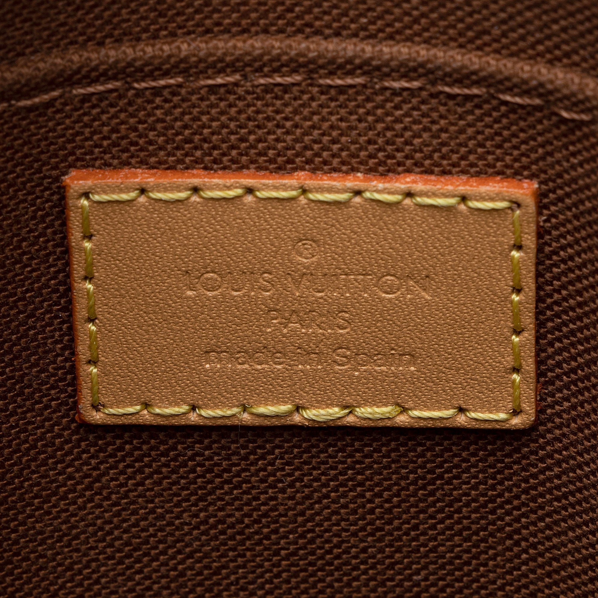 Louis Vuitton Monogram Canvas Petit Sac Plat Shoulder Bag (SHF-Vkwlcf)