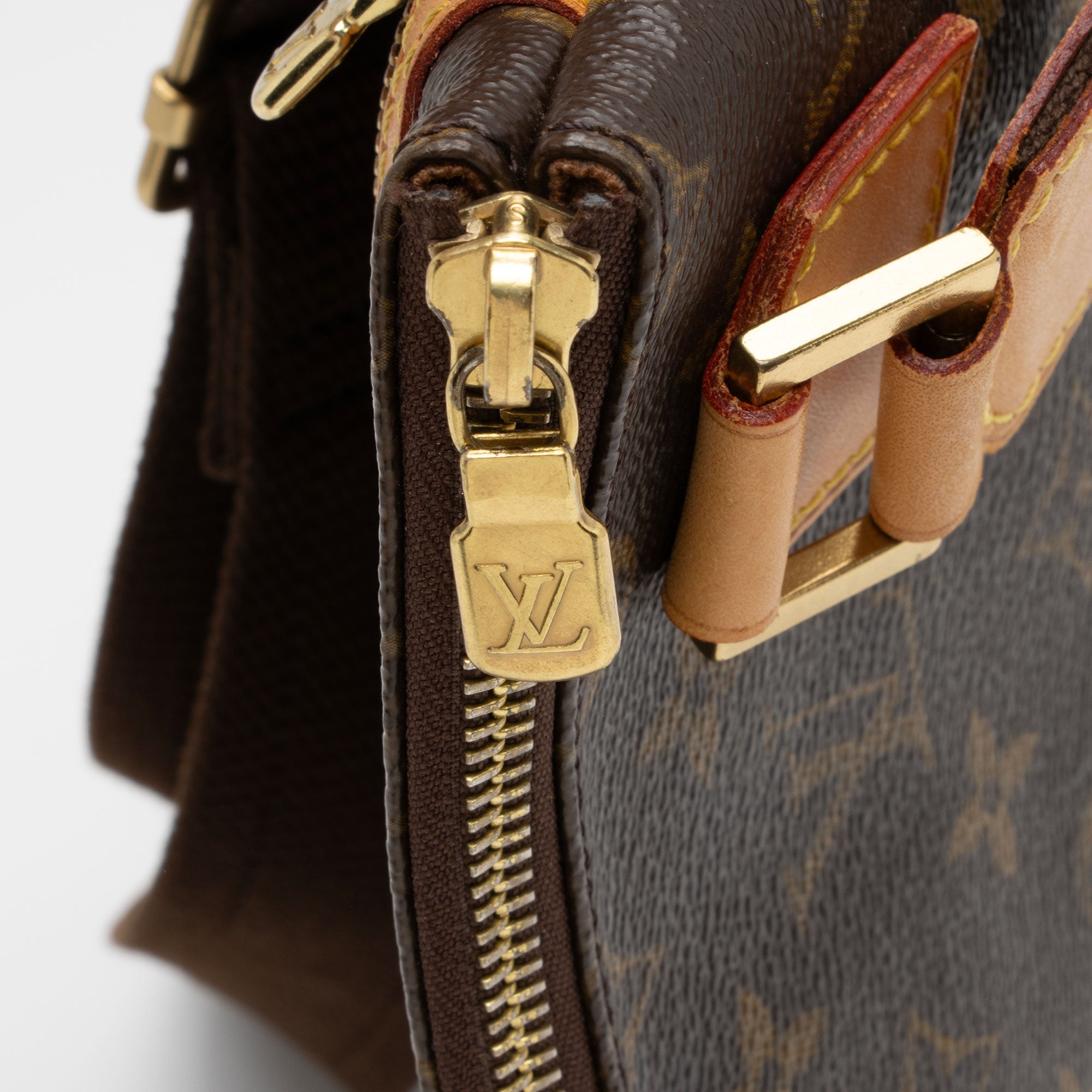 Louis Vuitton Monogram Canvas Pochette Bosphore Messenger (SHF-JqHHTE)