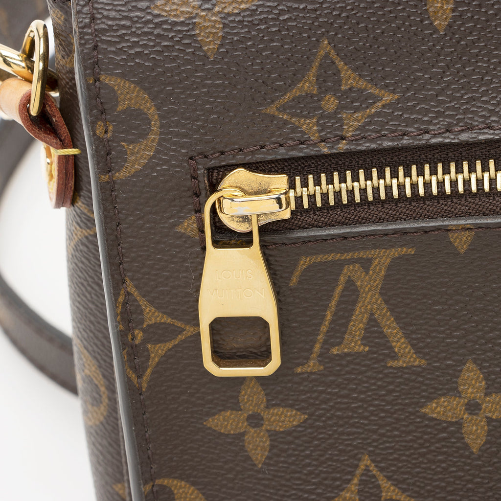 Louis Vuitton Monogram Canvas Pochette Metis Shoulder Bag (SHF-Vnuc0s)