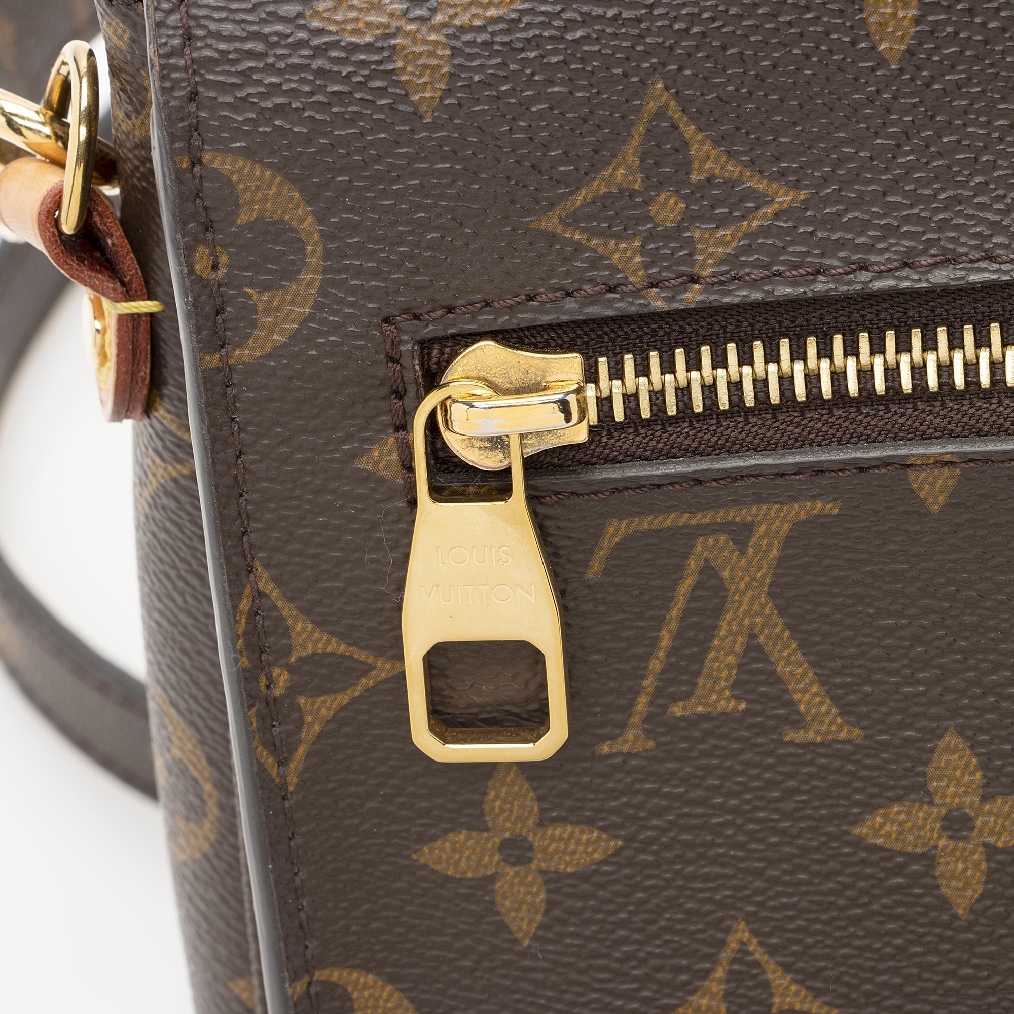 Louis Vuitton Monogram Canvas Pochette Metis Shoulder Bag (SHF-Vnuc0s)