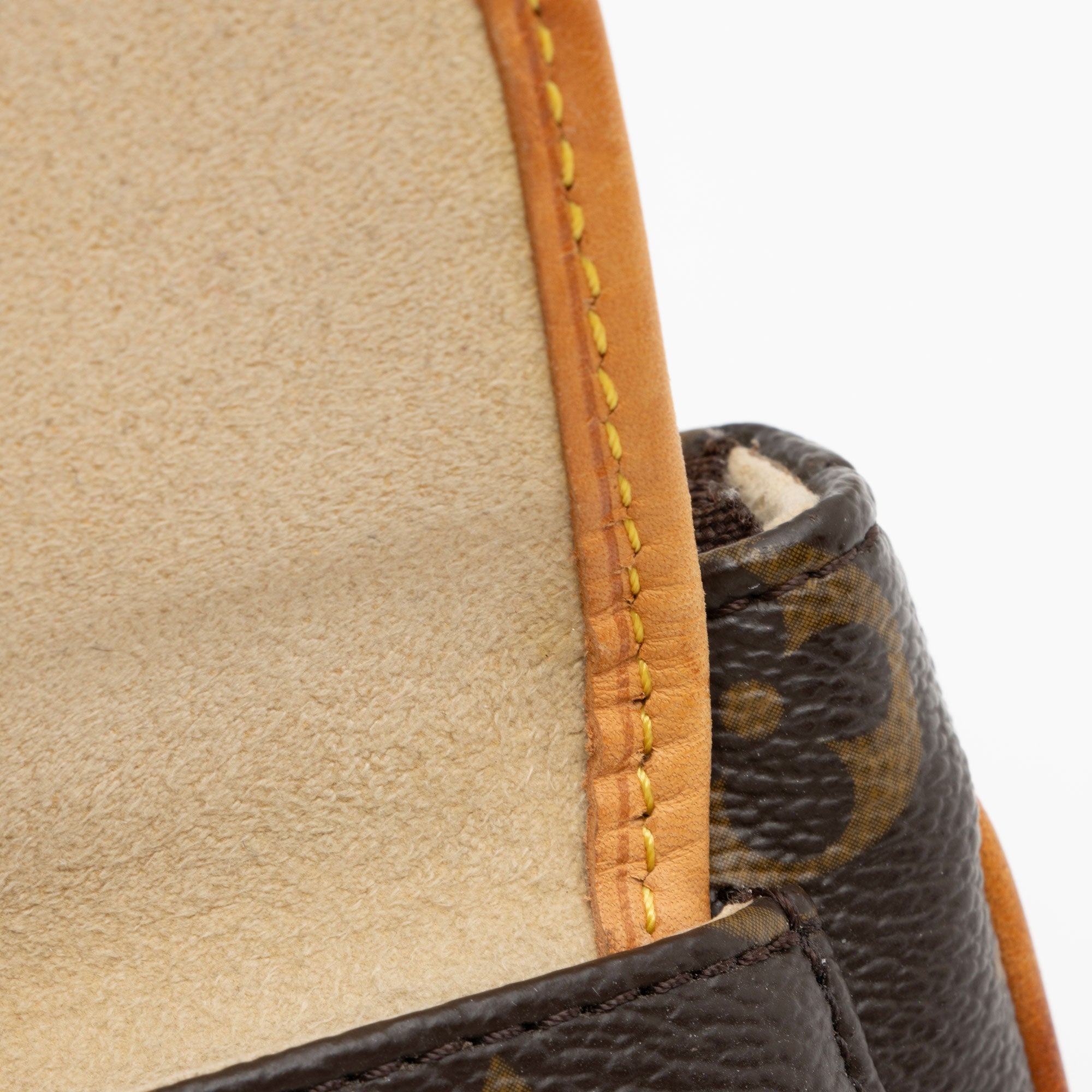Louis Vuitton Monogram Canvas Pochette Tikal Clutch (SHF-gbe0ZF)