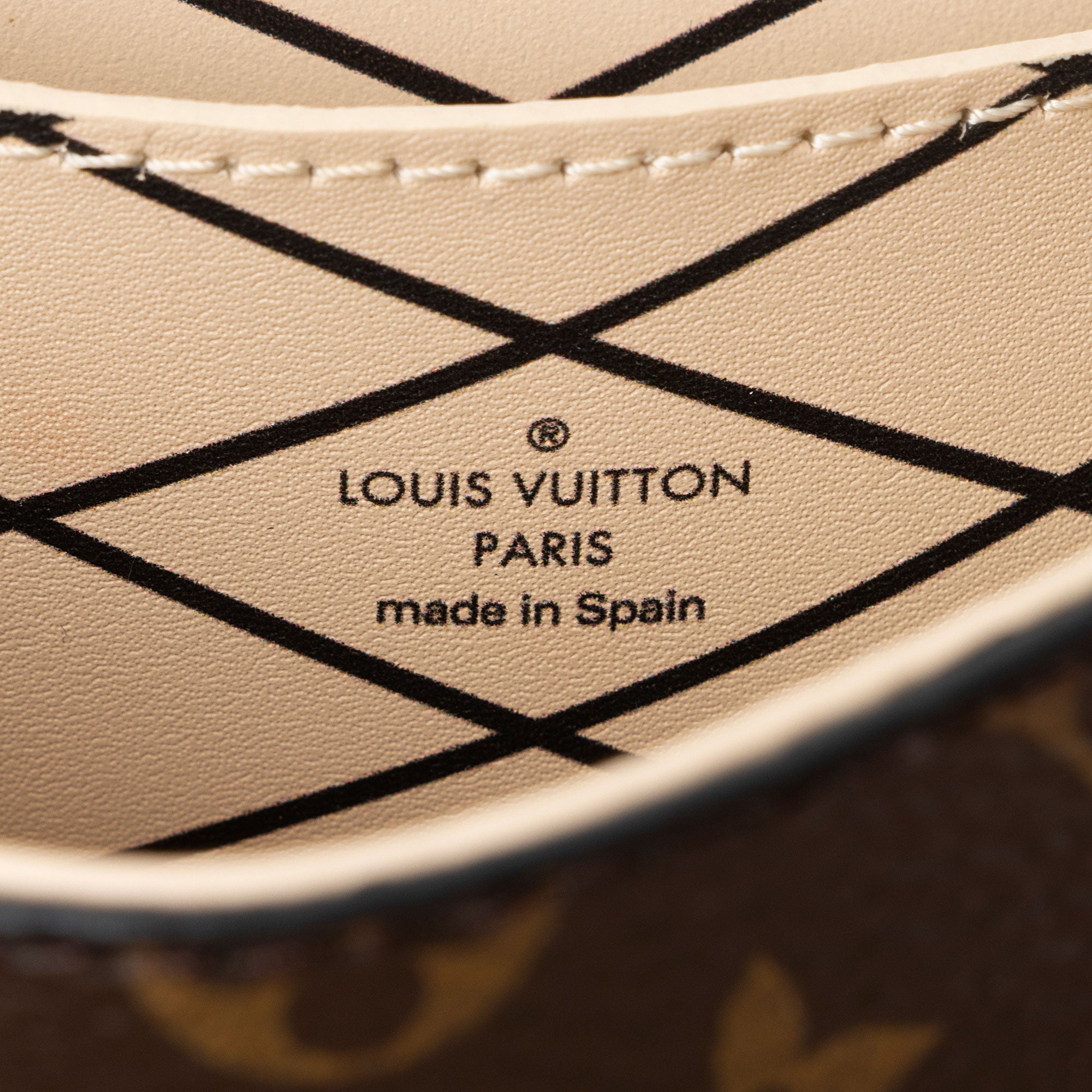 Louis Vuitton Monogram Canvas Pochette Trunk Vertical Shoulder Bag (SHF-0cnSuE)