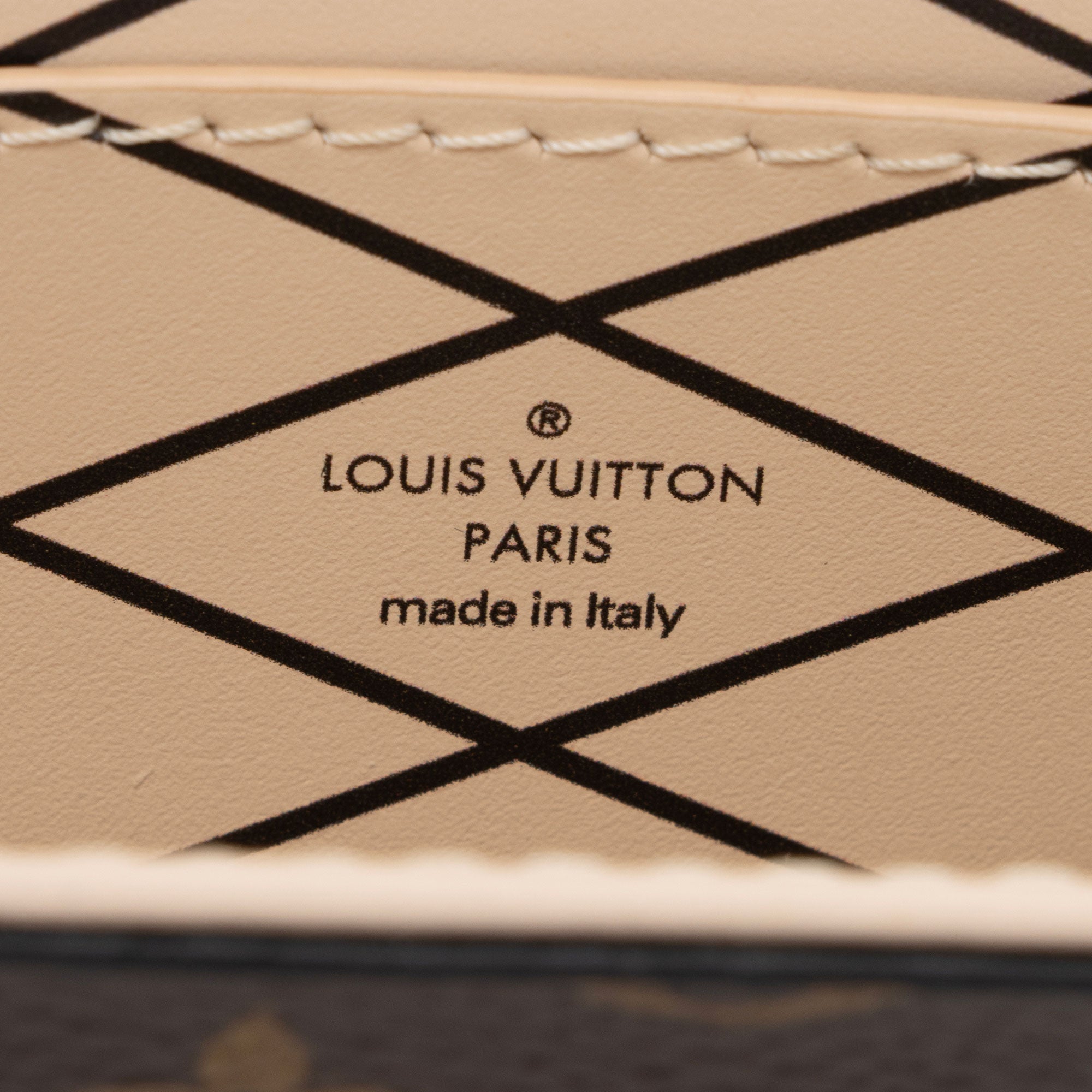 Louis Vuitton Monogram Canvas Pochette Trunk Vertical Shoulder Bag (SHF-9nXL0z)