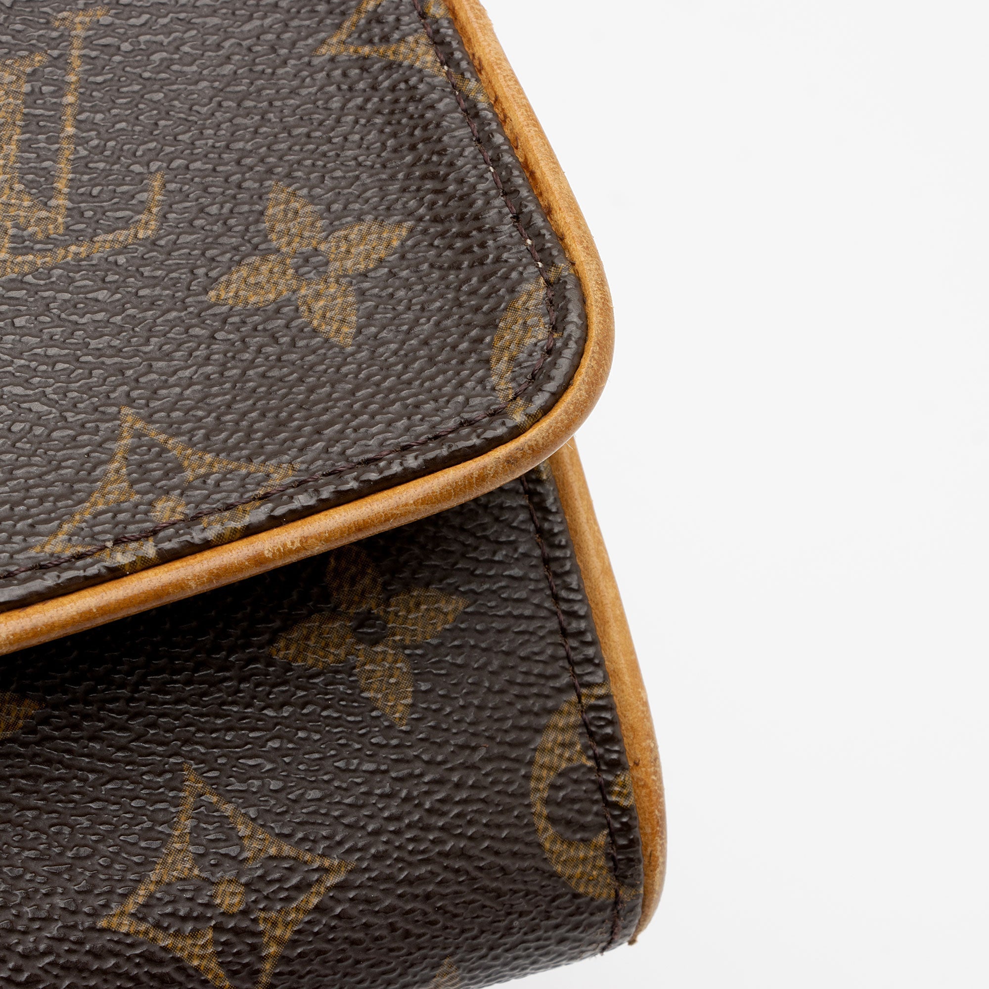 Louis Vuitton Monogram Canvas Pochette Twin GM Shoulder Bag (SHF-g7huHA)