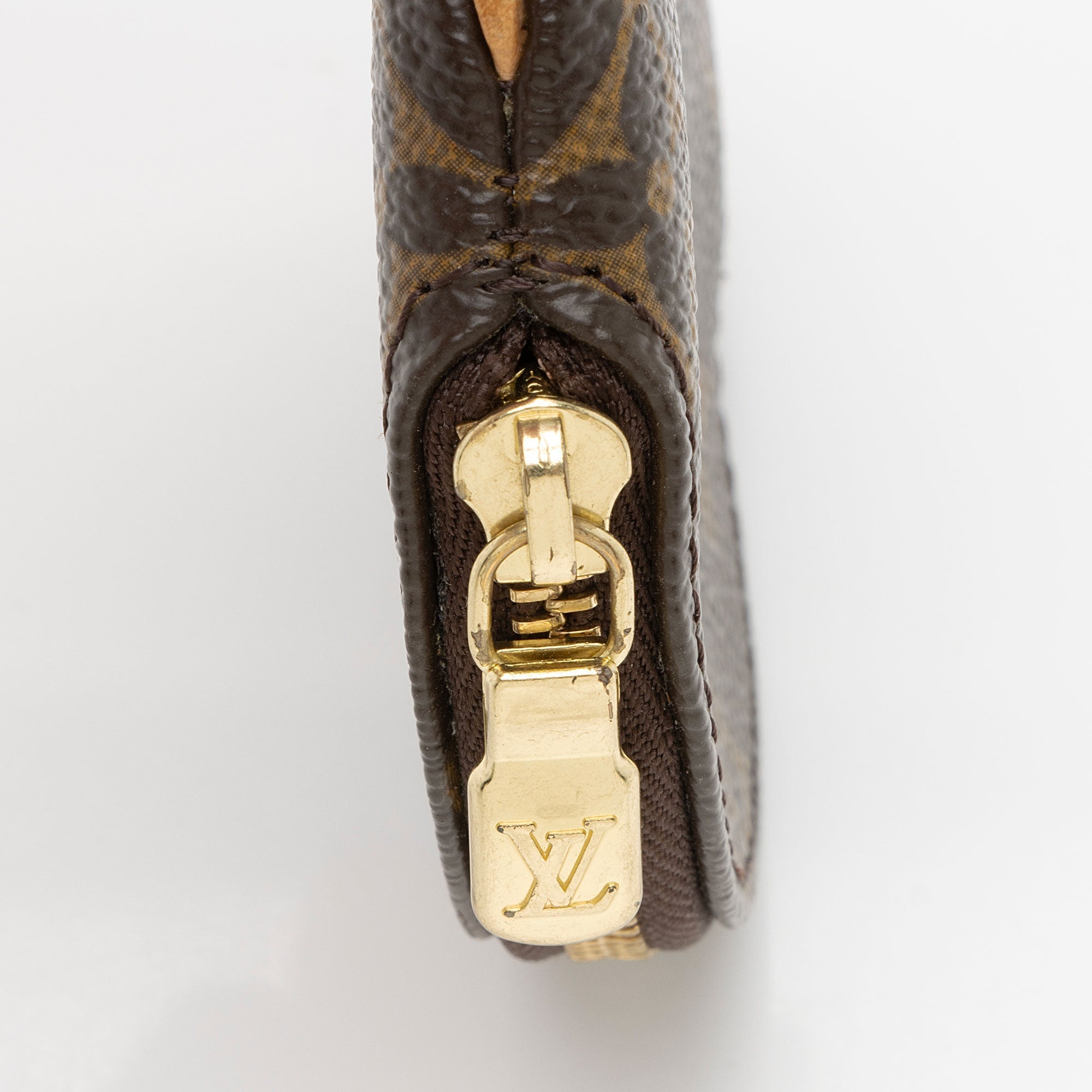 Louis Vuitton Monogram Canvas Round Coin Pouch (SHF-mZUnSB)