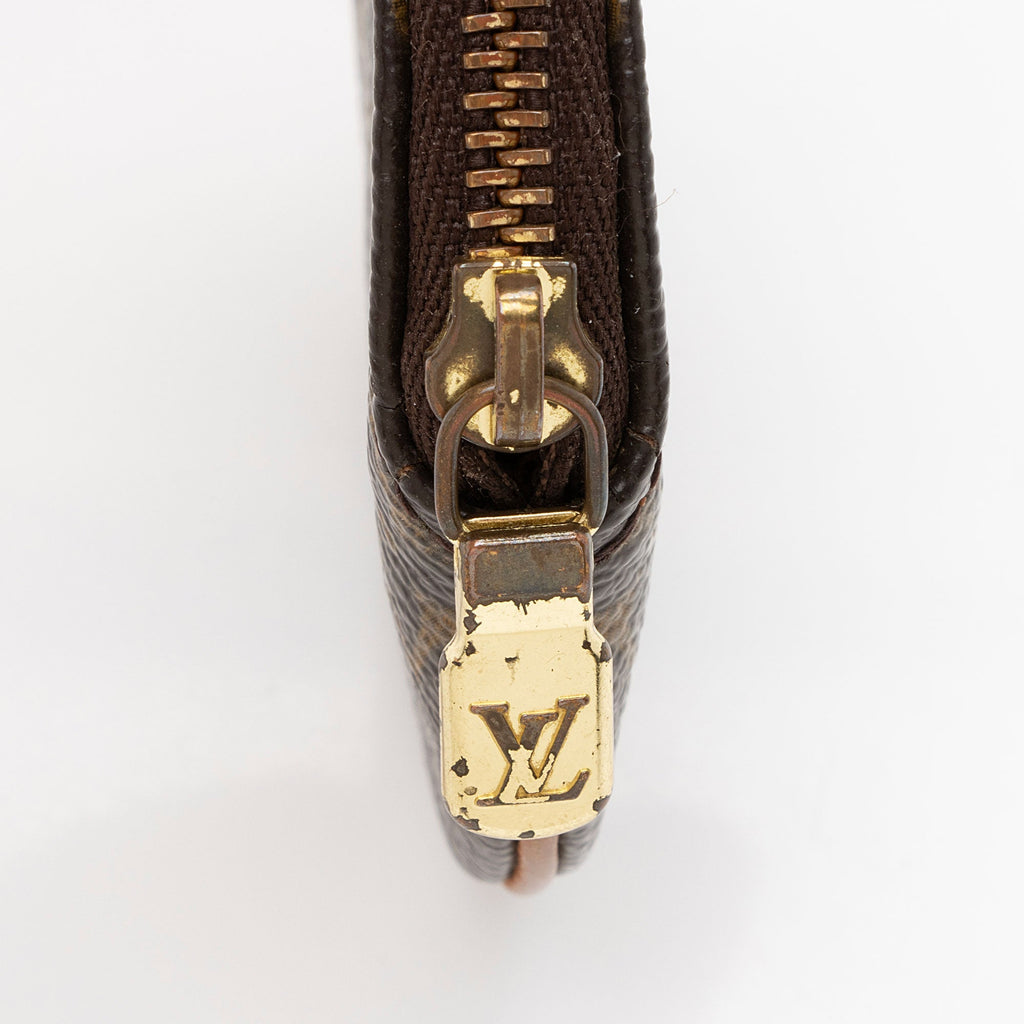 Louis Vuitton Monogram Canvas Round Coin Pouch (SHF-y8shBN)