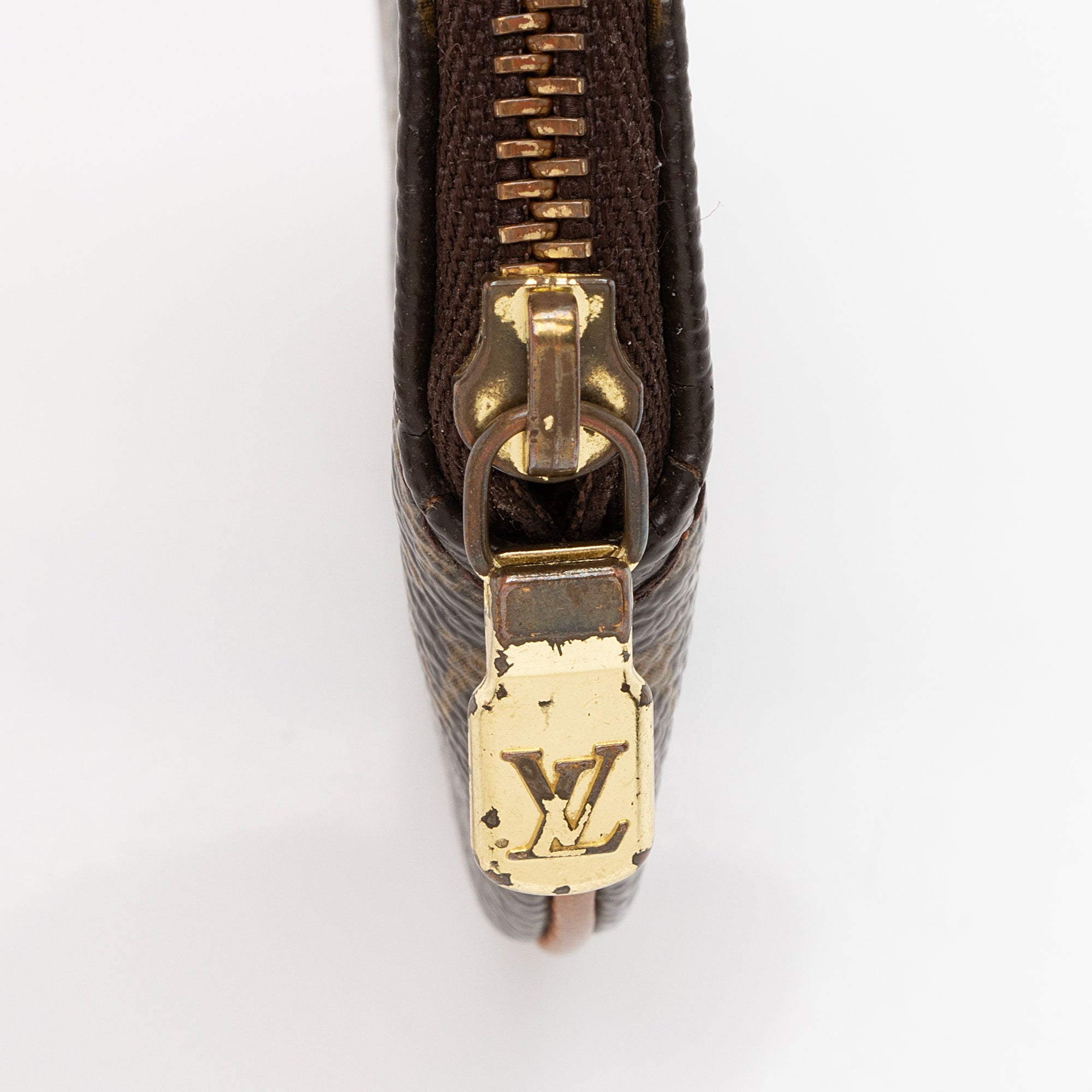Louis Vuitton Monogram Canvas Round Coin Pouch (SHF-y8shBN)