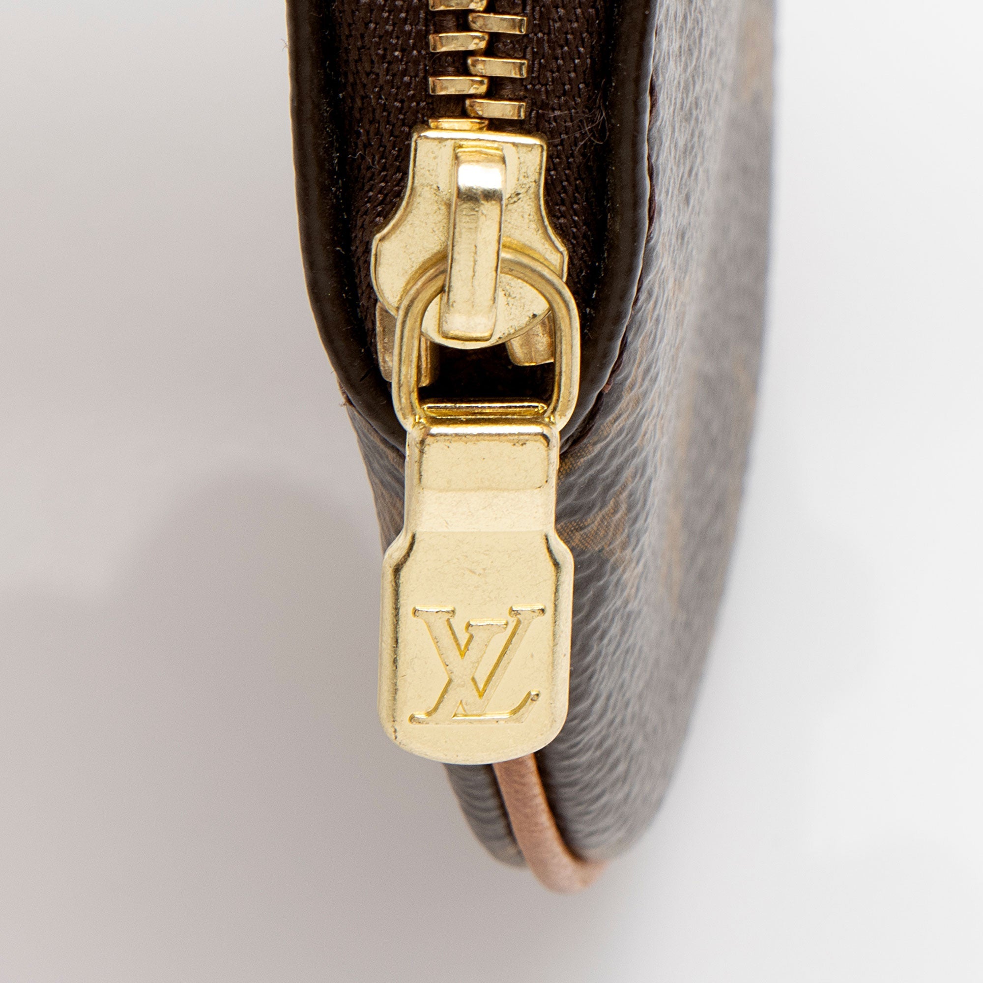 Louis Vuitton Monogram Canvas Round Coin Pouch (SHF-NOVcO2)
