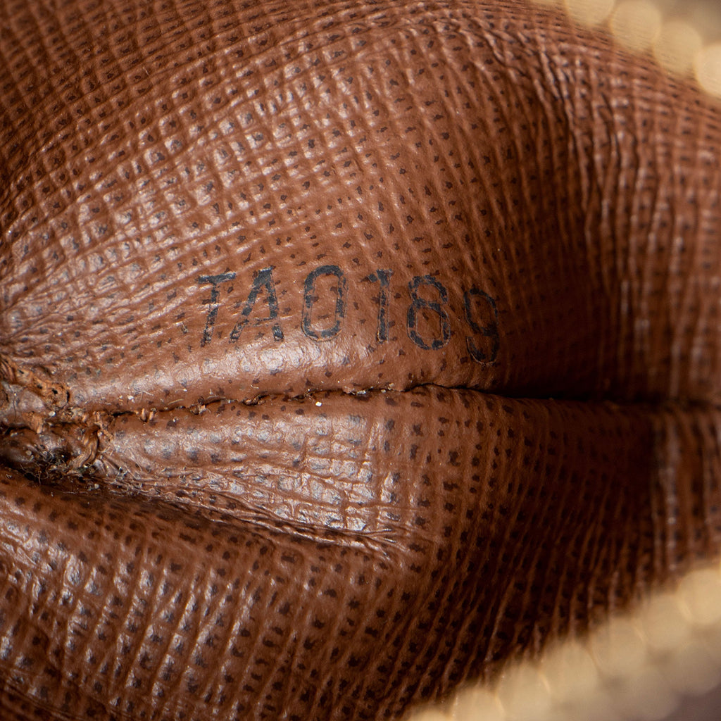 Louis Vuitton Monogram Canvas Round Coin Pouch (SHF-NOVcO2)