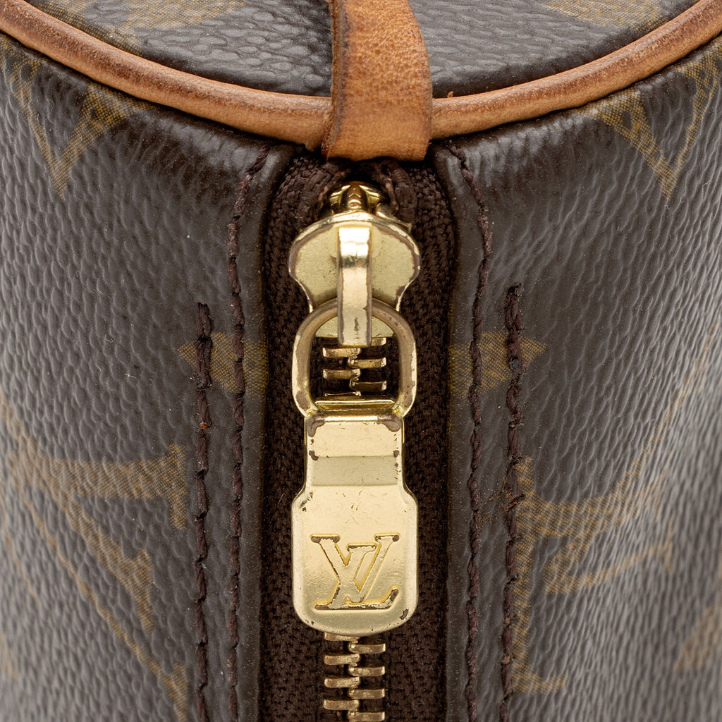 Louis Vuitton Monogram Canvas Round Pochette (SHF-BEaXf8)