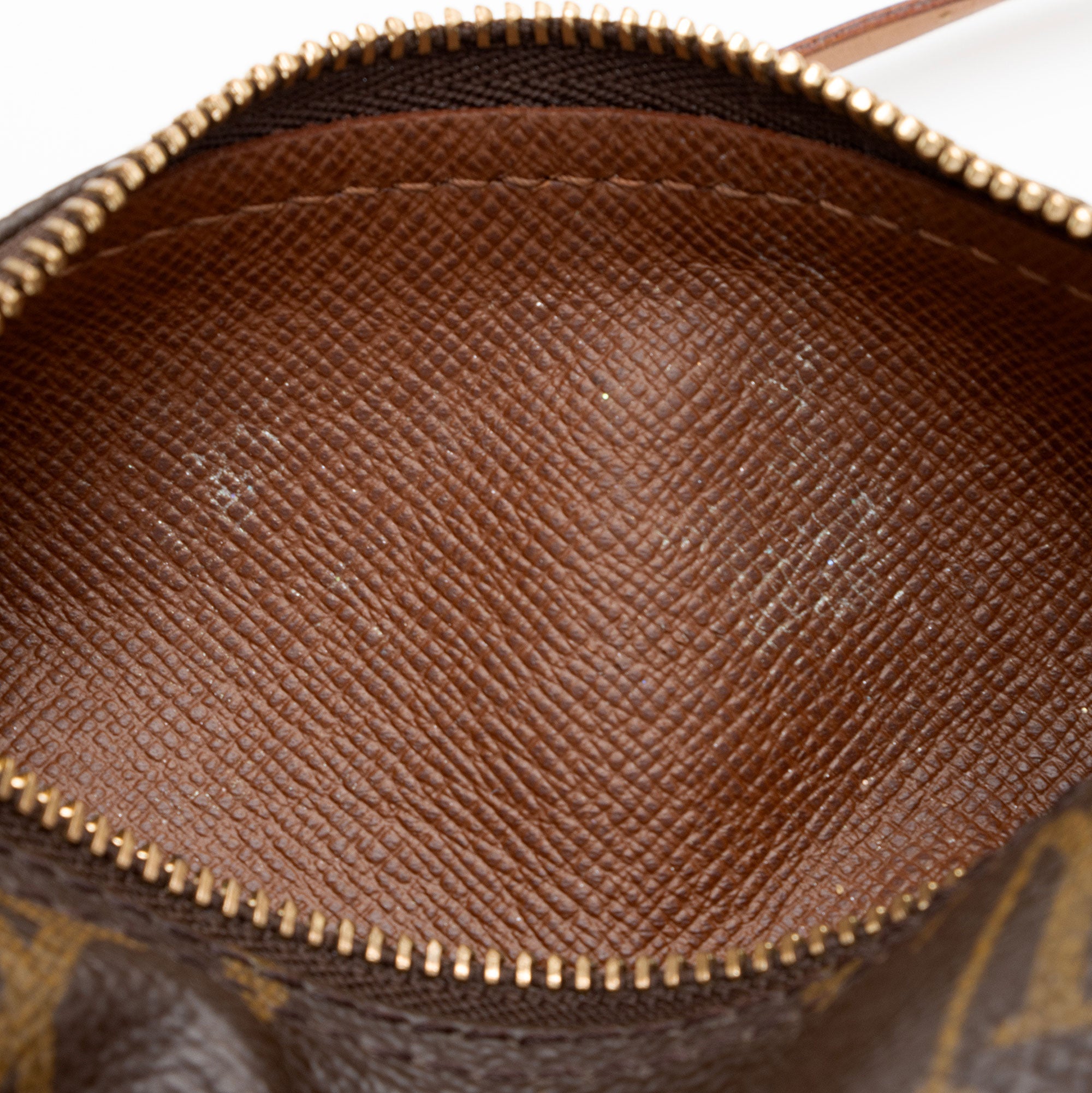 Louis Vuitton Monogram Canvas Round Pochette (SHF-BEaXf8)