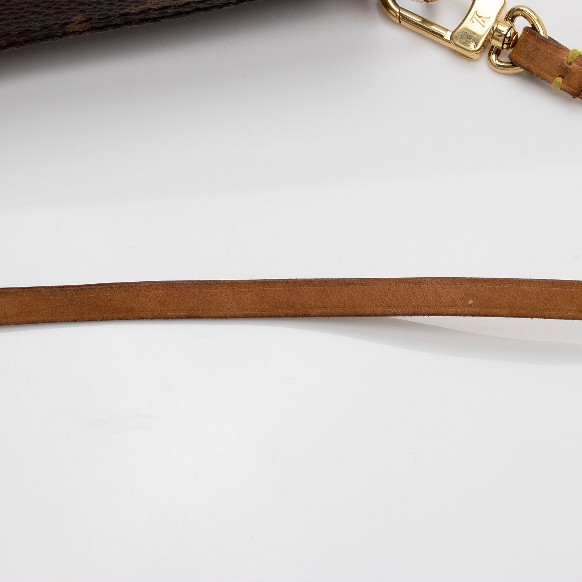 Louis Vuitton Monogram Canvas Round Pochette (SHF-BEaXf8)