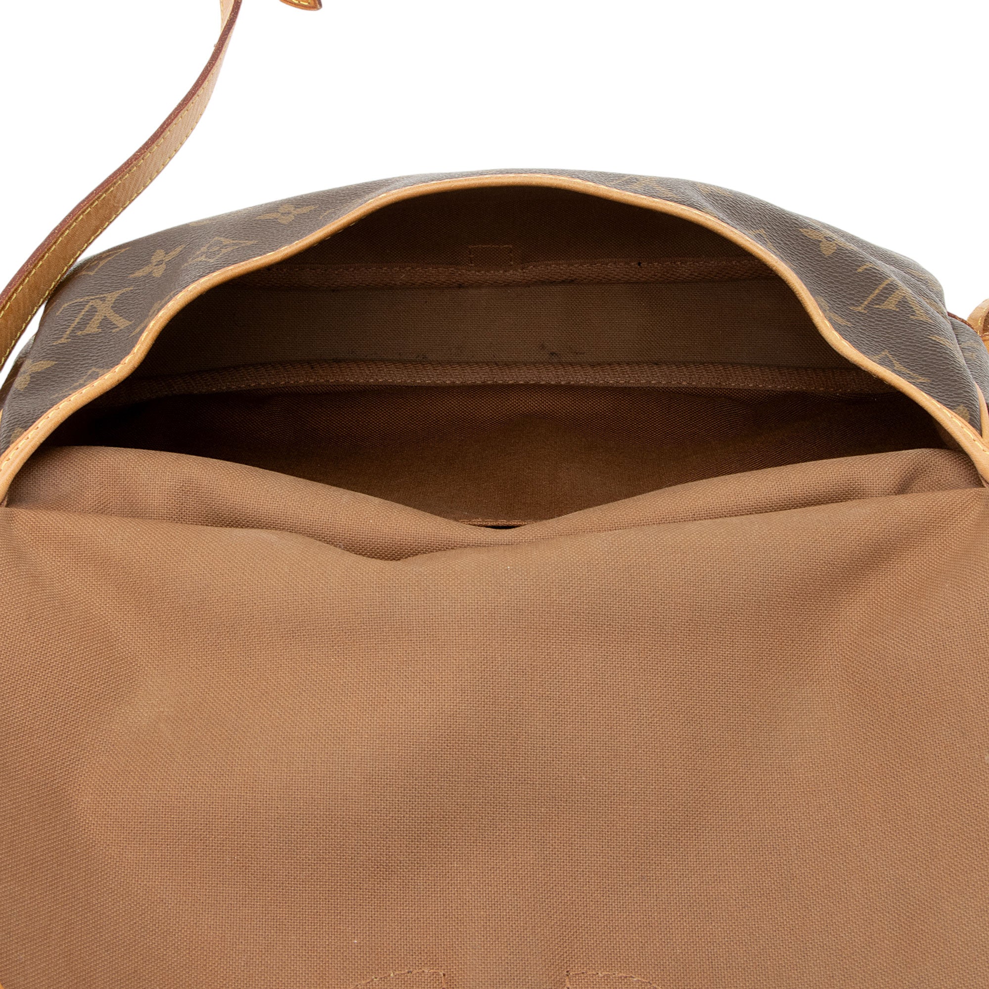 Louis Vuitton Monogram Canvas Saumur 30 Messenger Bag (SHF-Uyfdal)