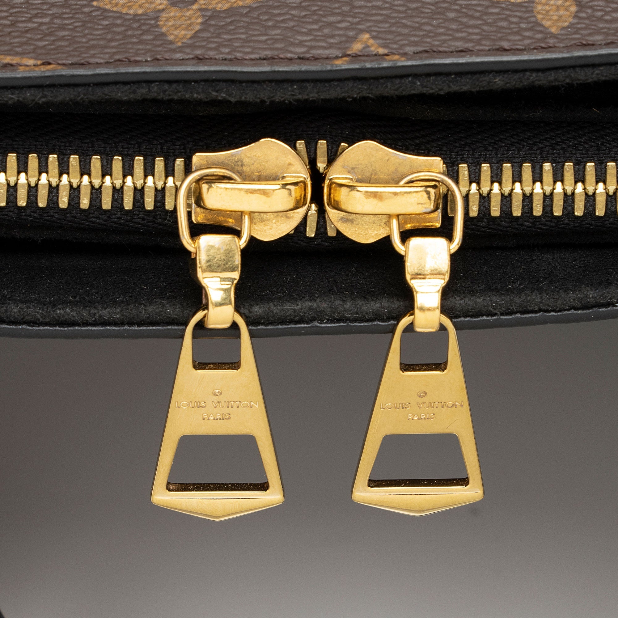 Louis Vuitton Monogram Canvas Soufflot MM Satchel (SHF-QtZo3k)